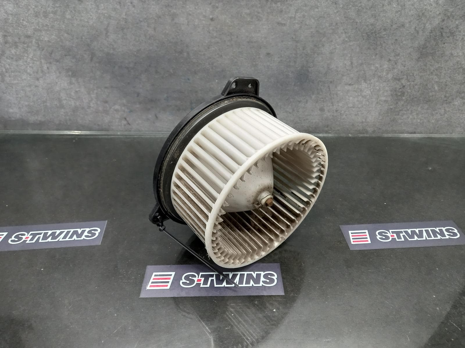 Used auto part listing image: 2003 Mazda 323 Heater Fan Motor Bj 09/98-12/03 0000151323