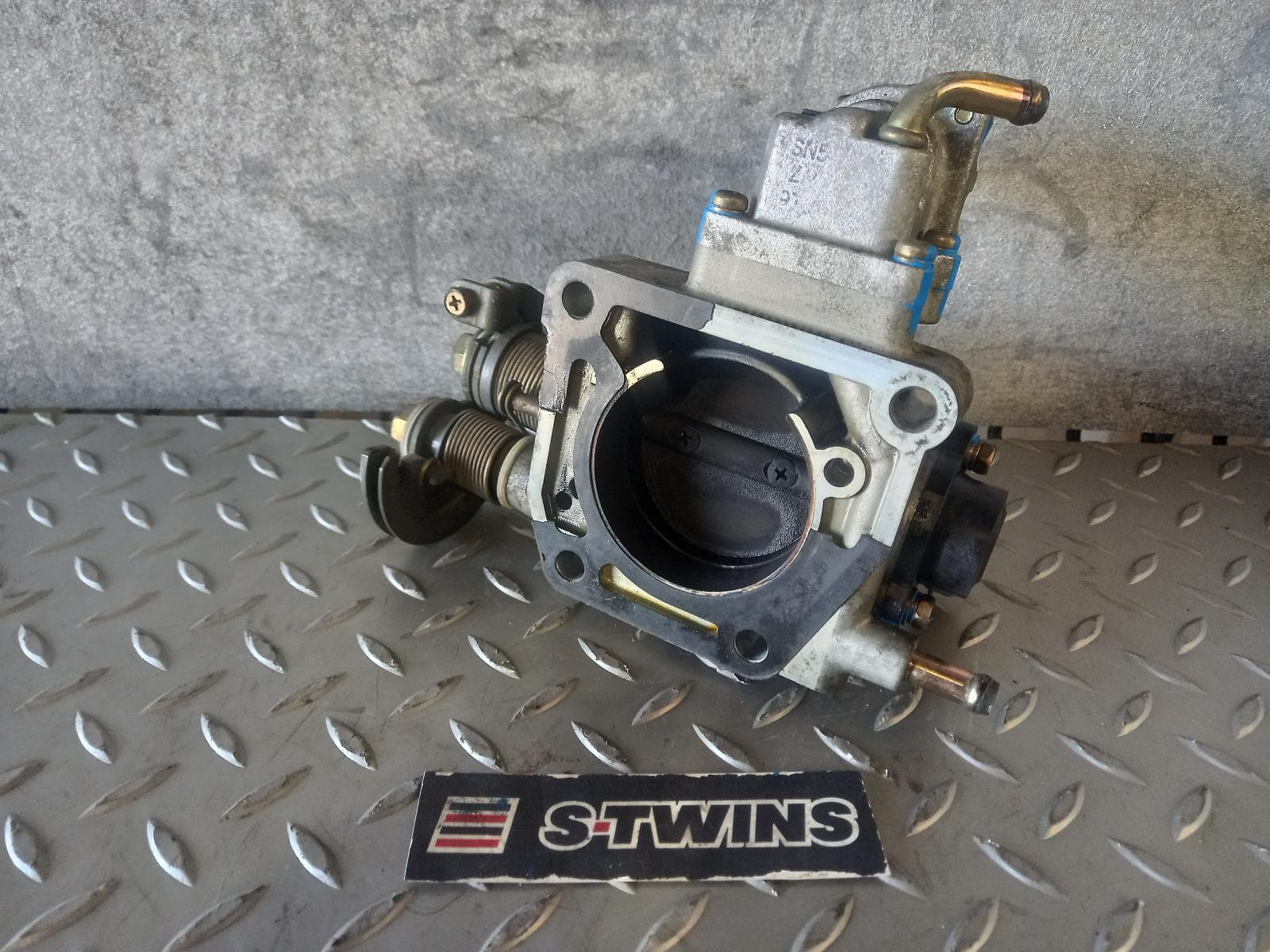 Used auto part listing image: 2002 Ford Laser Throttle Body 2.0 Kn-Kq 09/98-12/03  0000130947