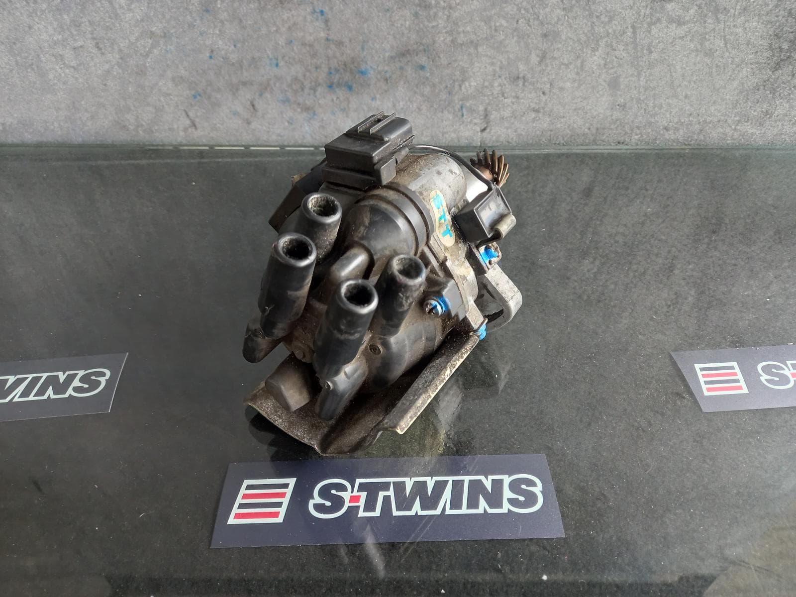 Used auto part listing image: 1998 Mazda 626 Distributor 0000138279