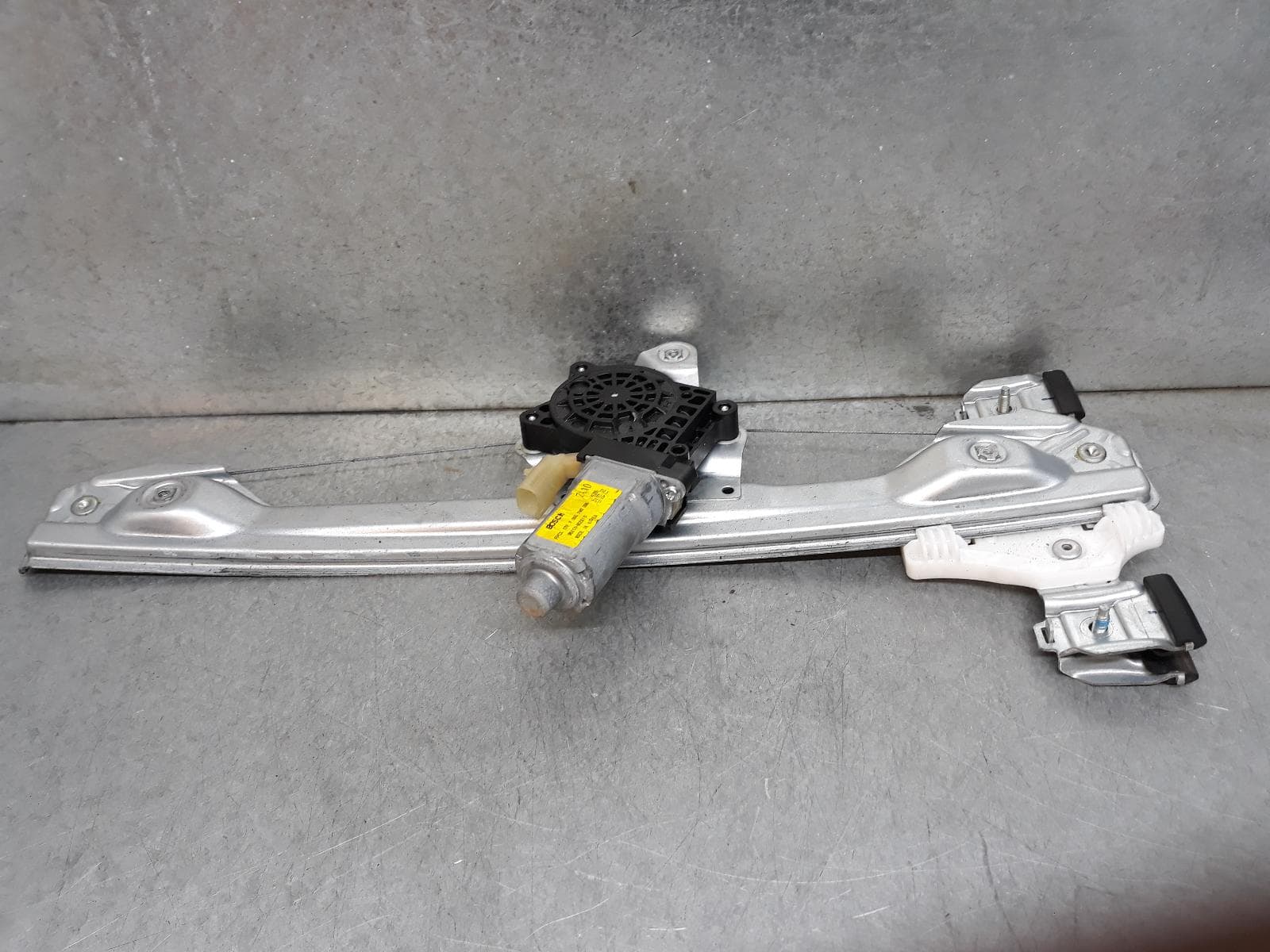 Used auto part listing image: 2017 Holden Spark Right Front Window Reg Motor 0000078351