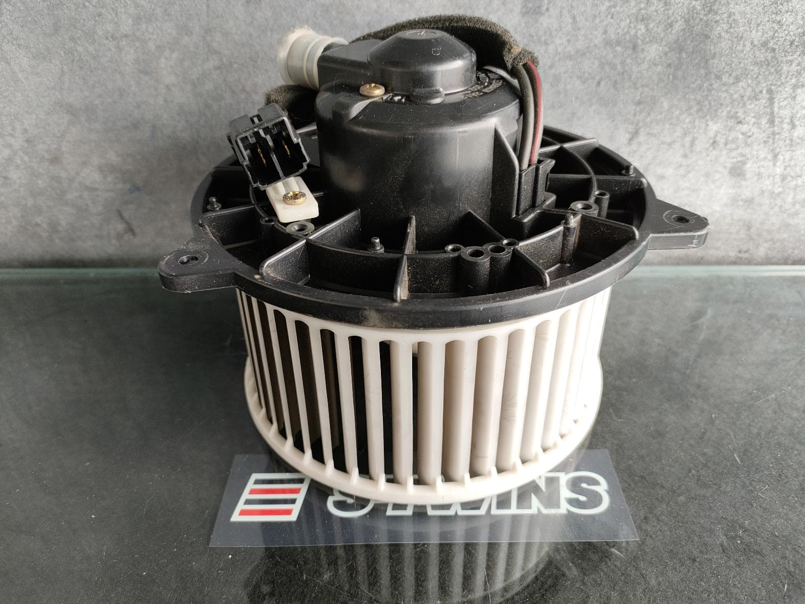 Used auto part listing image: 2002 Ford Laser Heater Fan Motor 0000141888