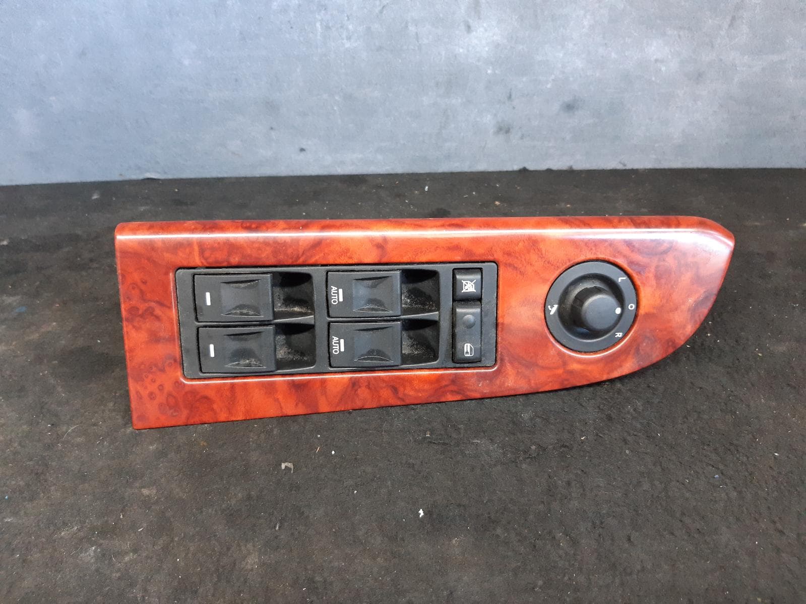 Used auto part listing image: 2006 Jeep Commander Pwr Dr Wind Switch 0000100575