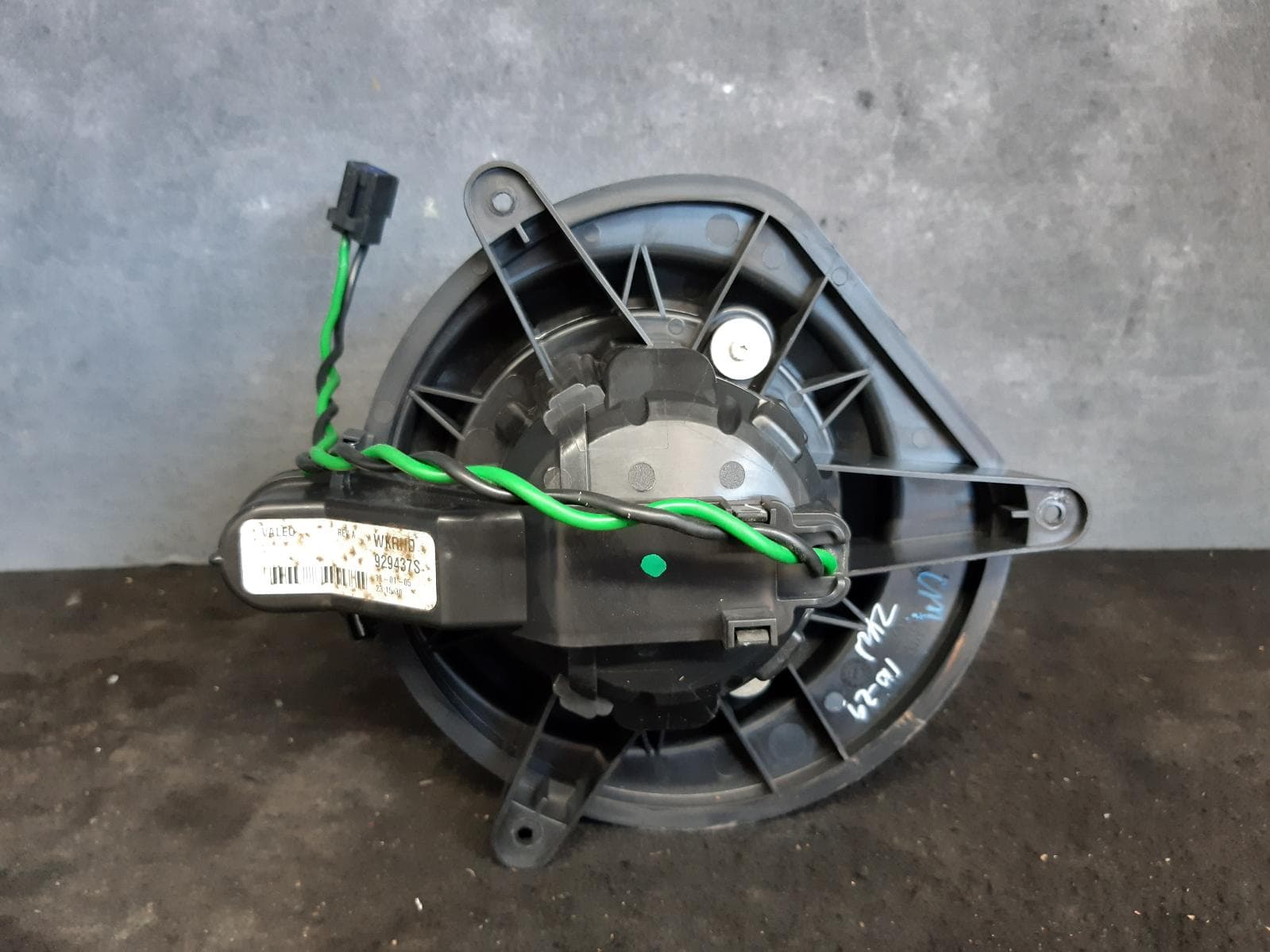 Used auto part listing image: 2006 Jeep Commander Heater Fan Motor 0000100565