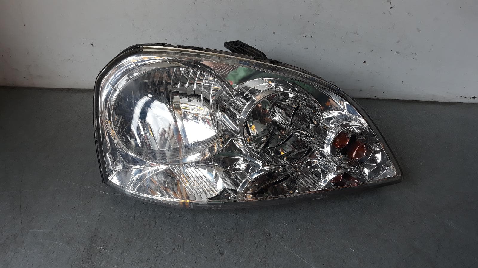 Used auto part listing image: 2008 Holden Viva Right Headlamp 0000054252