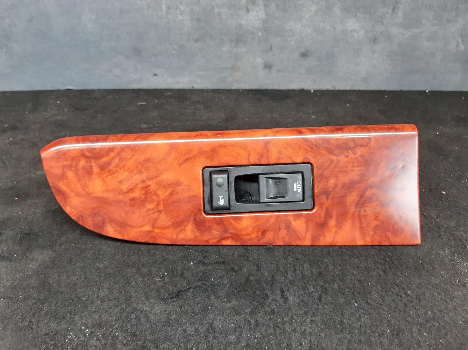 Used auto part listing image: 2006 Jeep Commander Pwr Dr Wind Switch 0000101920