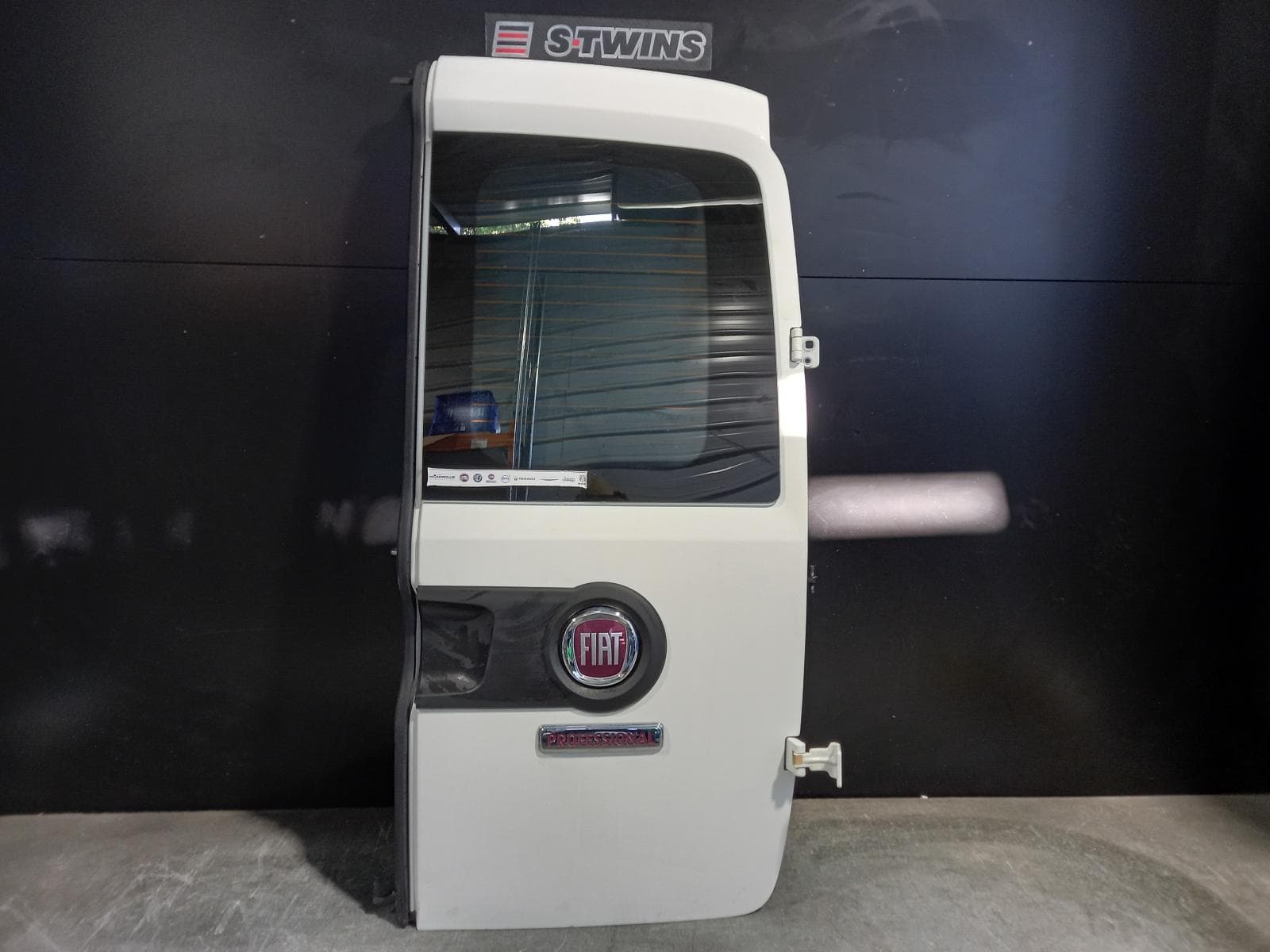 Used auto part listing image: 2019 Fiat Doblo Bootlid Tailgate 0000205055