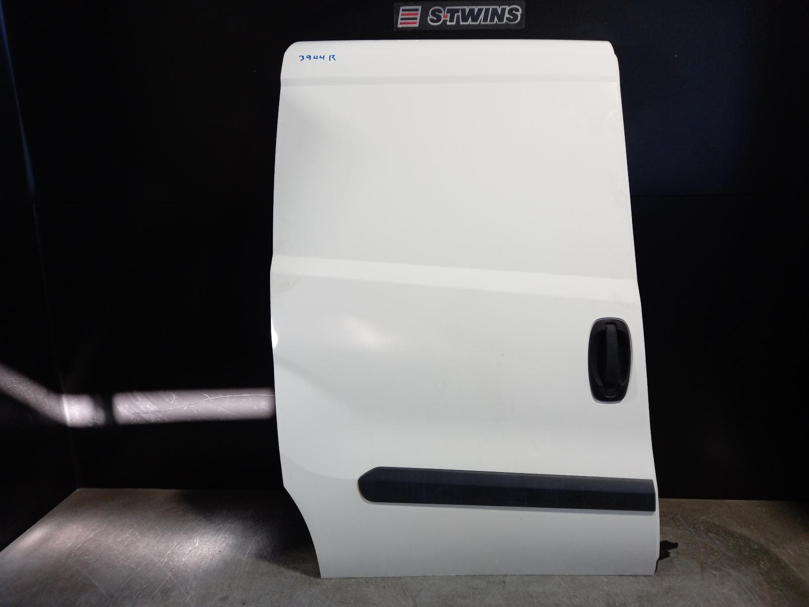 Used auto part listing image: 2019 Fiat Doblo Right Rear Door Sliding 0000205051