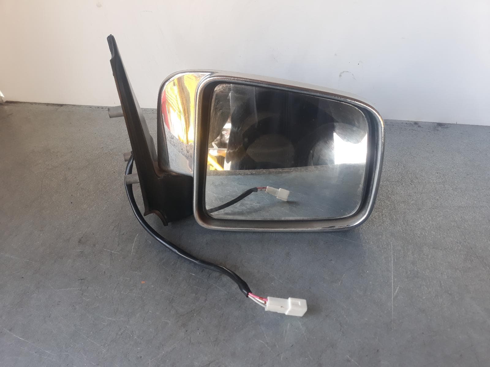 Used auto part listing image: 2005 FORD COURIER RIGHT DOOR MIRROR PH, POWER, CHROME, 08/04-11/06 0000045145