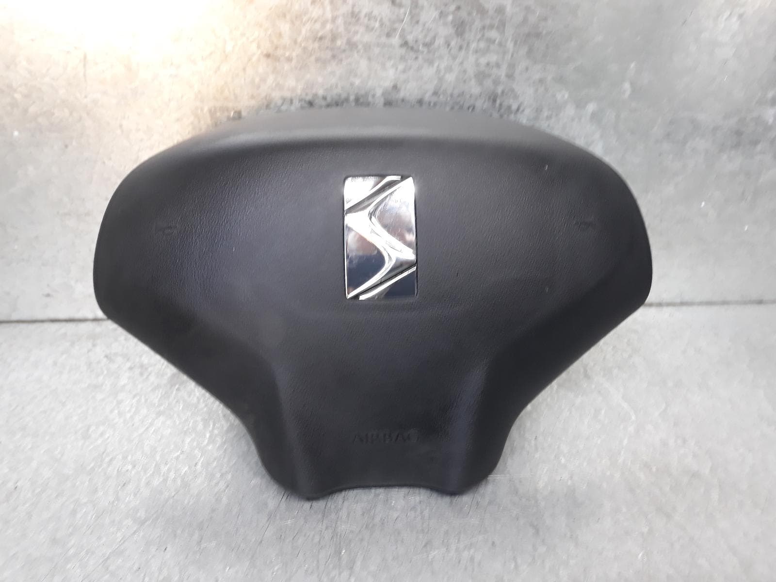 Used auto part listing image: 2010 CITROEN DS3 RIGHT AIRBAG STEERING WHEEL, 04/10-12/16 0000069684