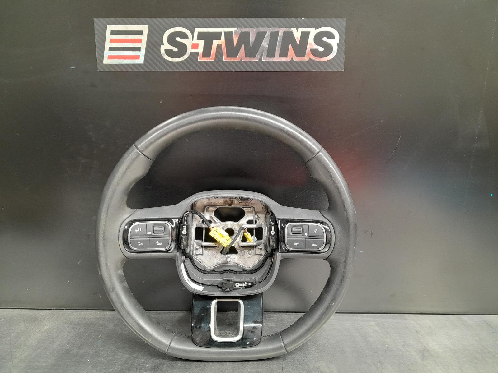 Used auto part listing image: 2017 CITROEN C3 STEERING WHEEL B618, 08/17- 0000184994