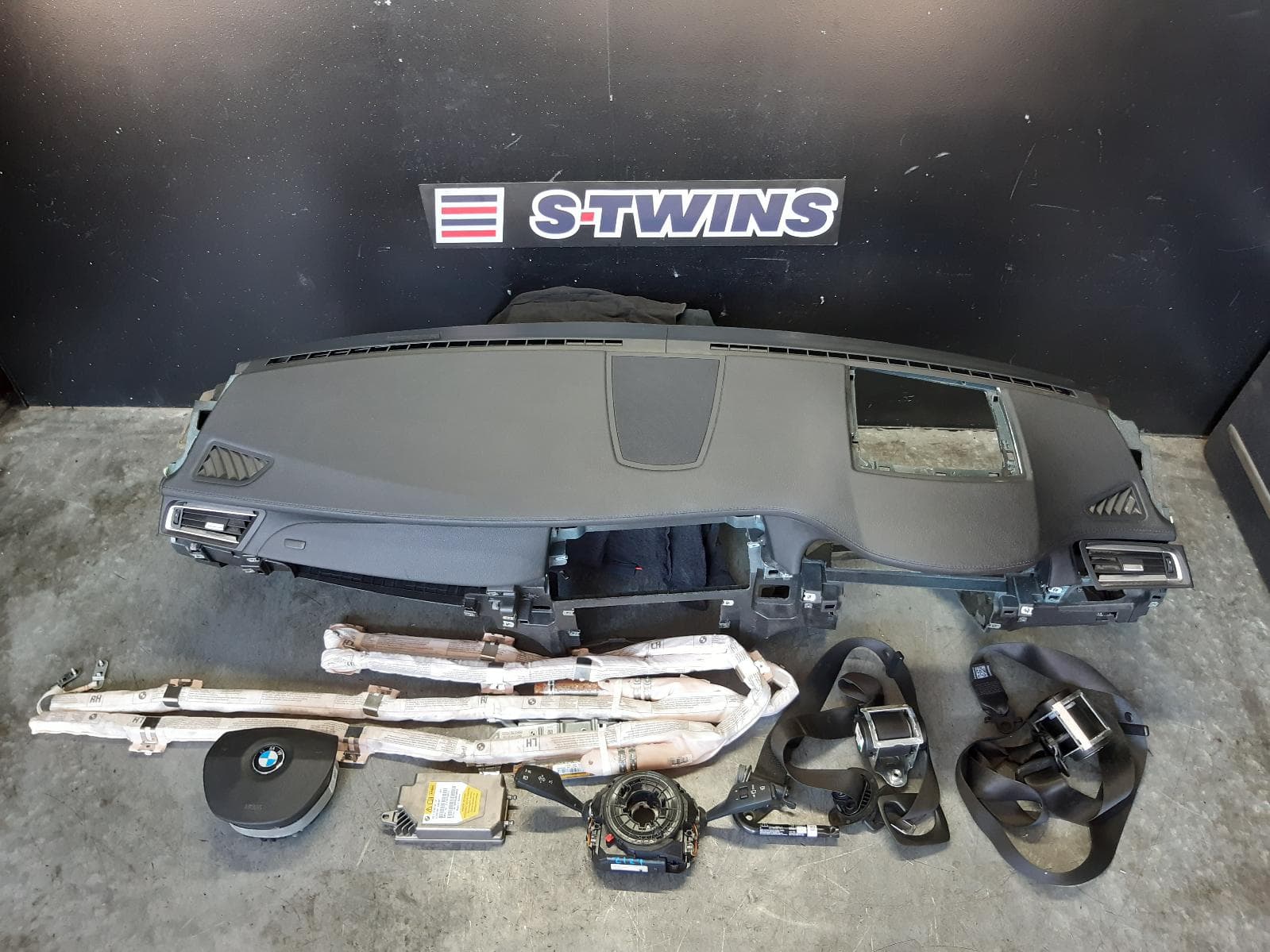 Used auto part listing image: 2009 BMW 7 SERIES AIRBAG ASSEMBLY DUAL AIRBAG ASSY, F01/F02, SEDAN, 03/09-09/15 0000113219