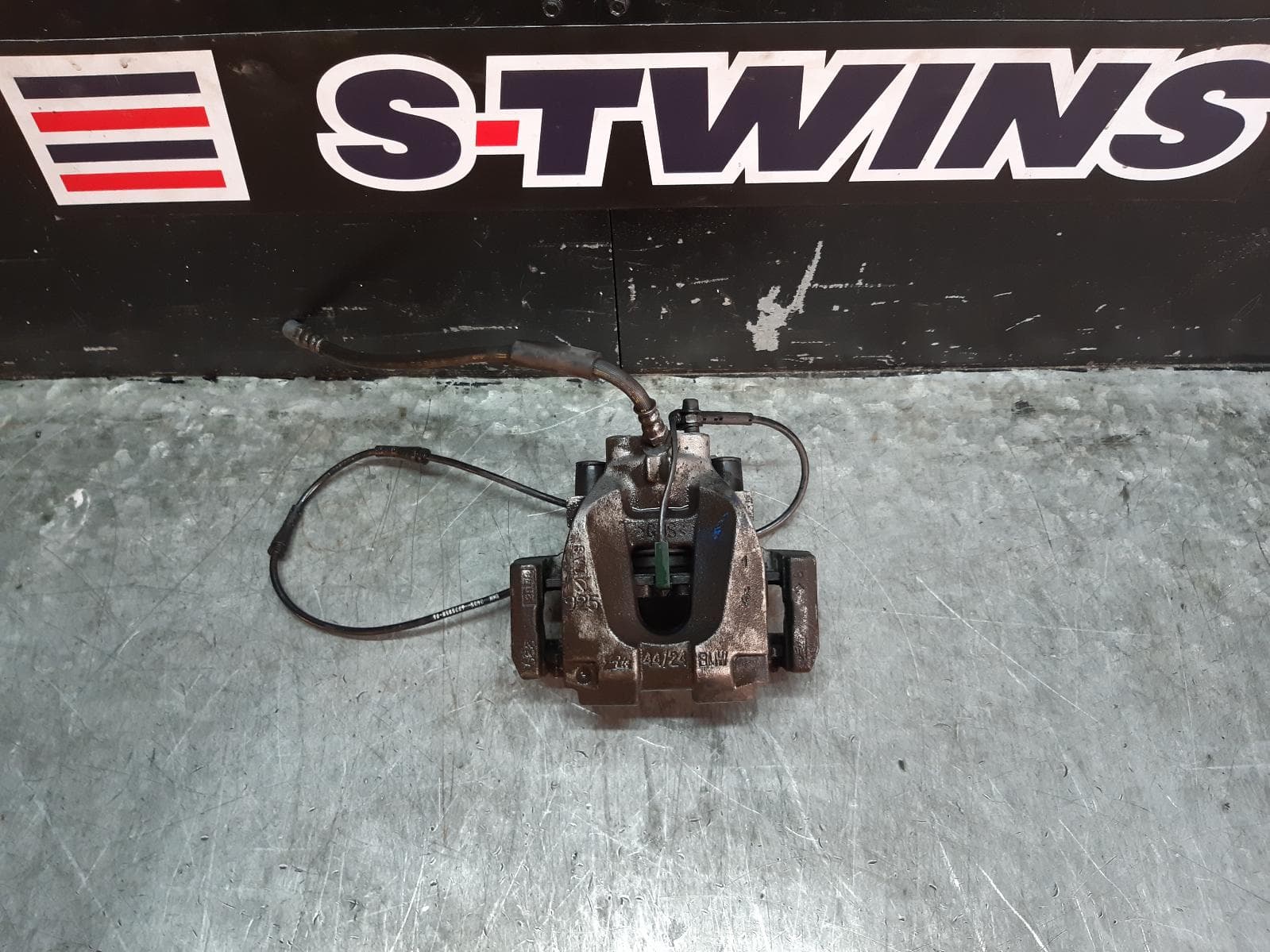 Used auto part listing image: 2009 BMW 7 SERIES CALIPER RH REAR, F01/F02, 03/09-09/15 0000113223