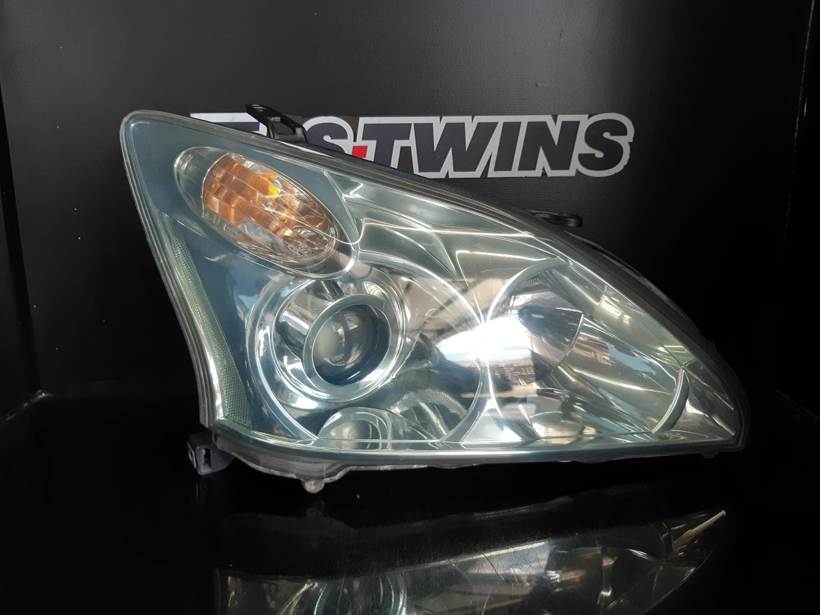 Used auto part listing image: 2003 LEXUS RX330 RIGHT HEADLAMP XENON (LENS# 48-39 KOITO), 04/03-08/04 0000035444