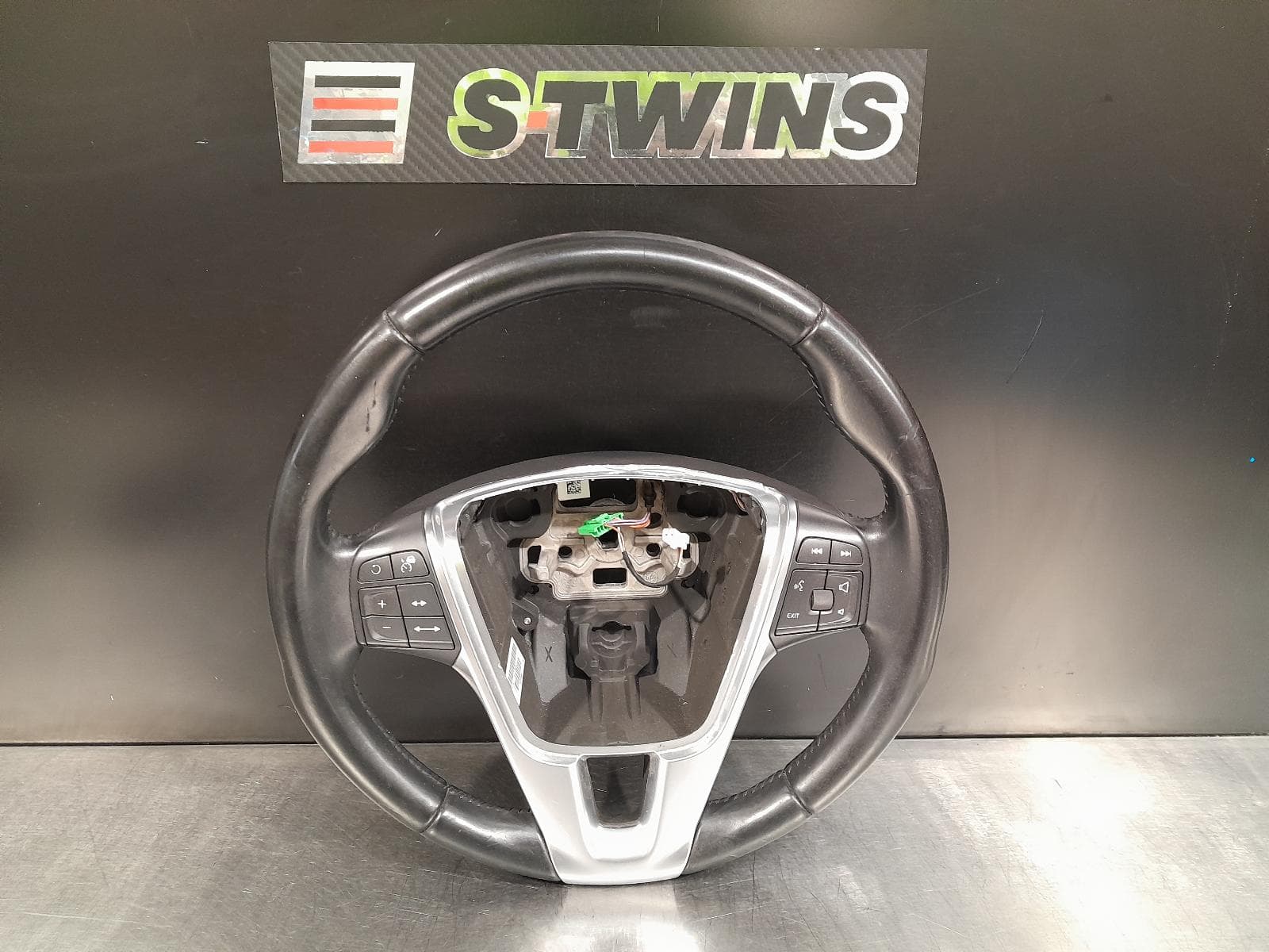 Used auto part listing image: 2014 VOLVO S60/V60 STEERING WHEEL Mk2, 12/10-12/18 0000185330
