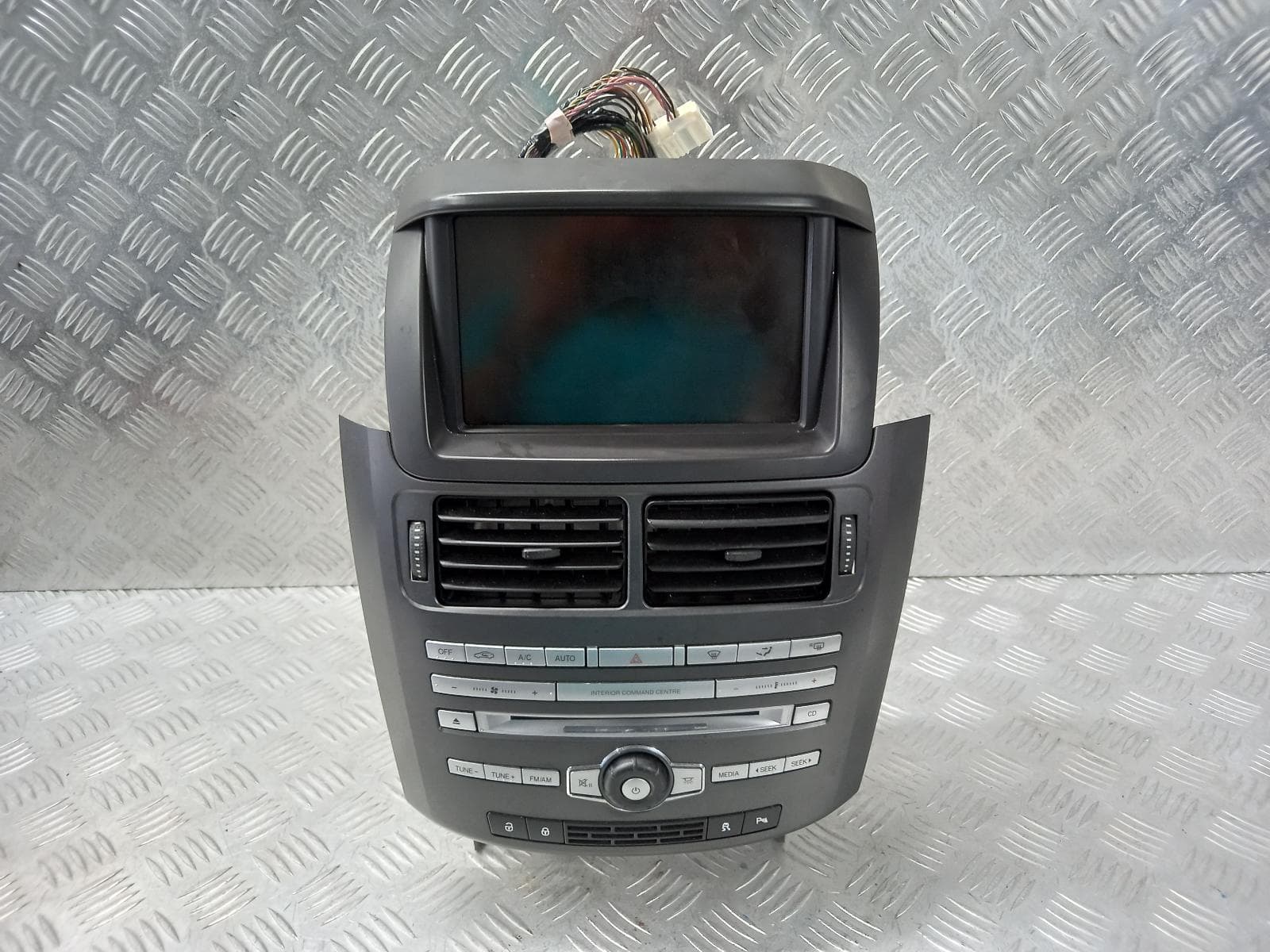 Used auto part listing image: 2015 FORD TERRITORY SZ MKI-MKII, CONTROL PANEL, STANDARD, BLACK FACE (SILVER BUTTON), 04/11-12/16 0000149744