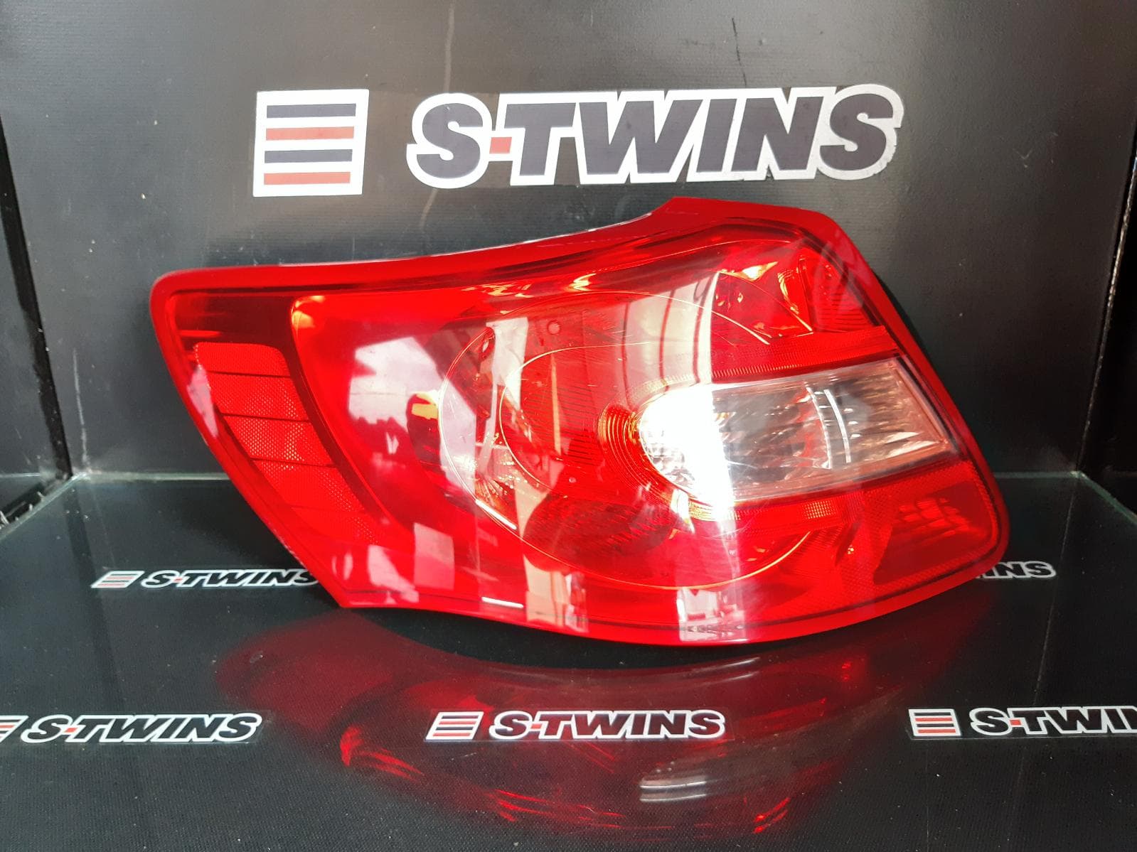 Used auto part listing image: 2014 SUZUKI KIZASHI LEFT TAILLIGHT FR, 12/09-01/17 0000151471