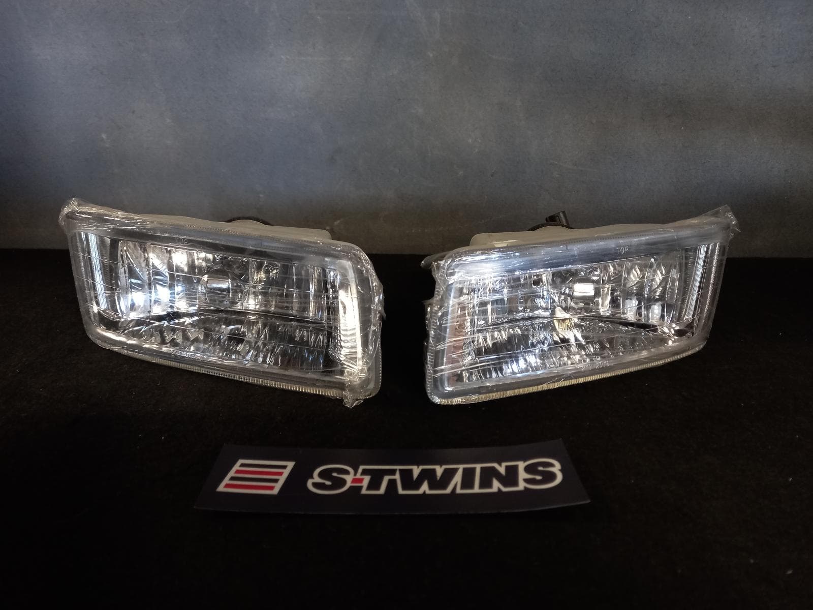 Used auto part listing image: NEW 2006 HOLDEN RODEO RIGHT INDICATOR FOG SIDE BUMPER FOGLAMP, RA, 03/03-10/06 0000124260