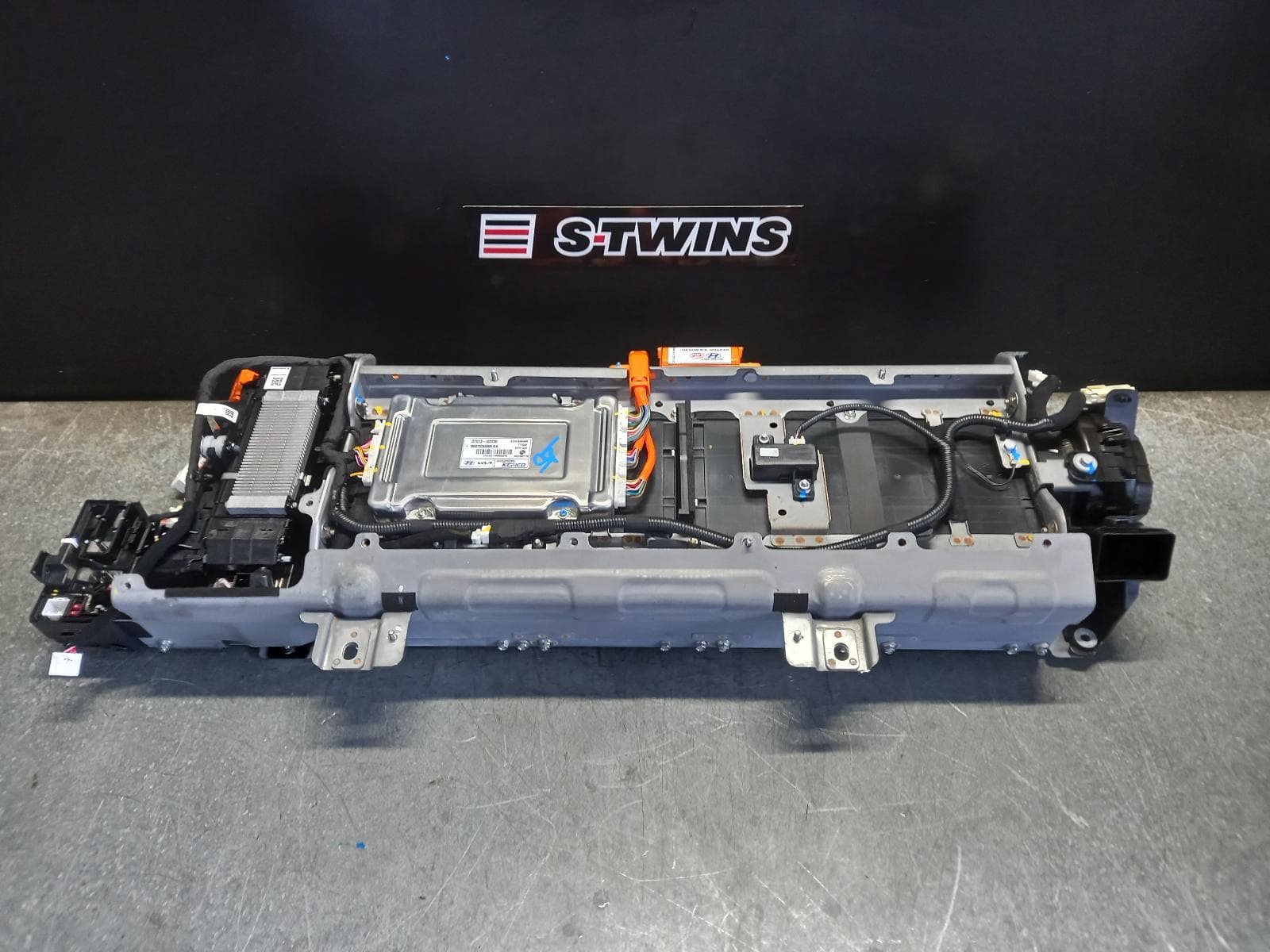 Used auto part listing image: 2022 HYUNDAI IONIQ HIGH VOLTAGE BATTERY HYBRID BATTERY, 1.56 kWh, (UNDER REAR SEAT), AE, 09/19-07/22 0000272480