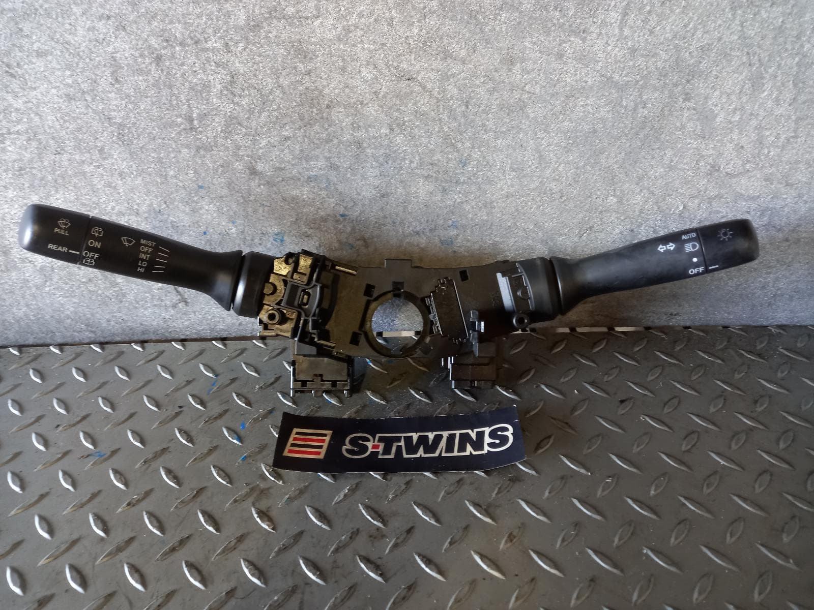 Used auto part listing image: 2017 TOYOTA YARIS COMBINATION SWITCH ASSY, NON FOGLAMP TYPE, NCP13#, 08/11-12/19 0000135357
