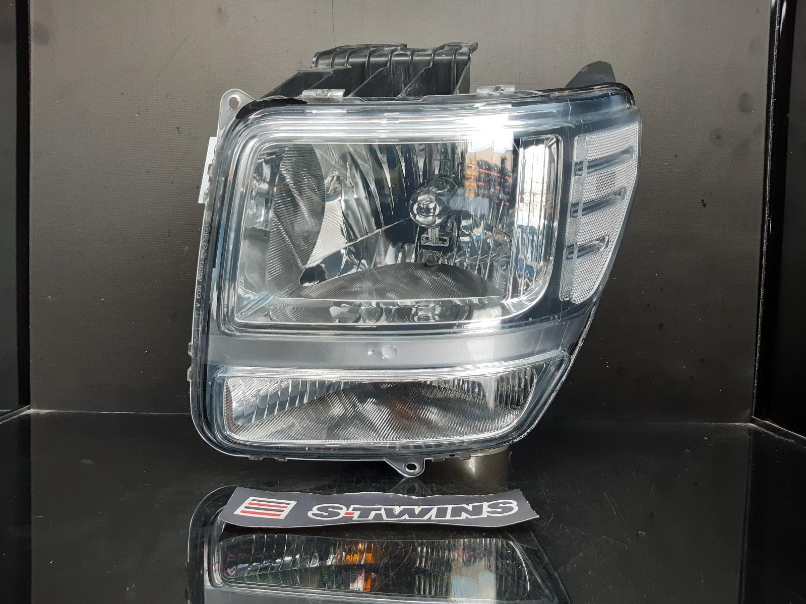 Used auto part listing image: 2011 DODGE NITRO LEFT HEADLAMP KA, 06/07-12/11 0000113720