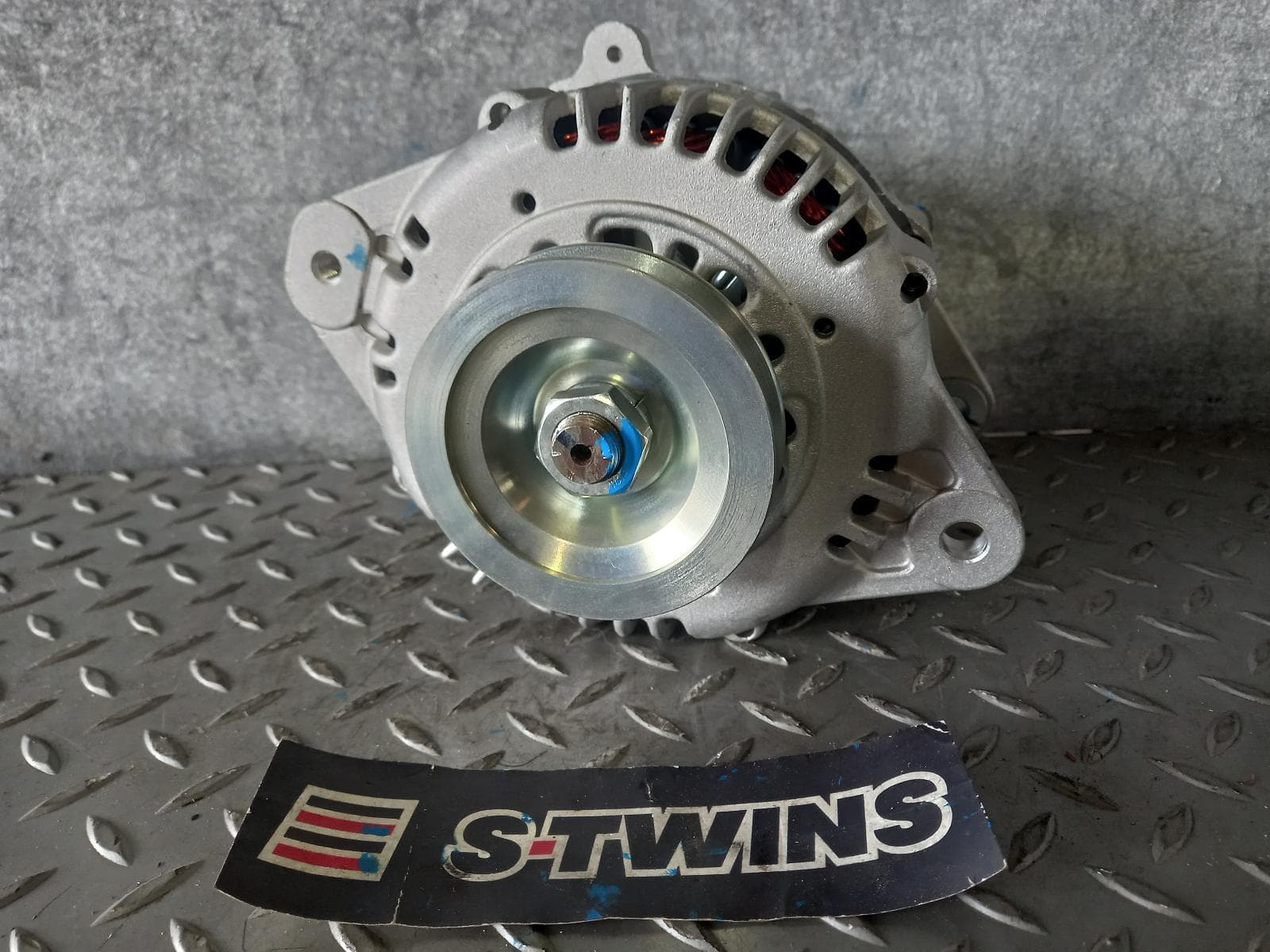 Used auto part listing image: NEW 1995 NISSAN PATROL ALTERNATOR DIESEL, 4.2, TD42, 24V, GQ, 02/88-12/97 0000134046