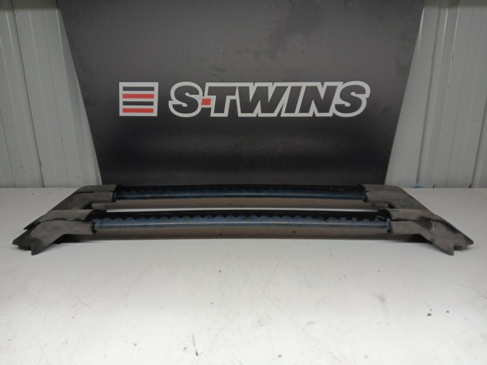 Used auto part listing image: 2010 FORD TERRITORY ROOF RACK BARS ROOF RACKS, SX-SY MKII, 05/04-04/11 0000261841