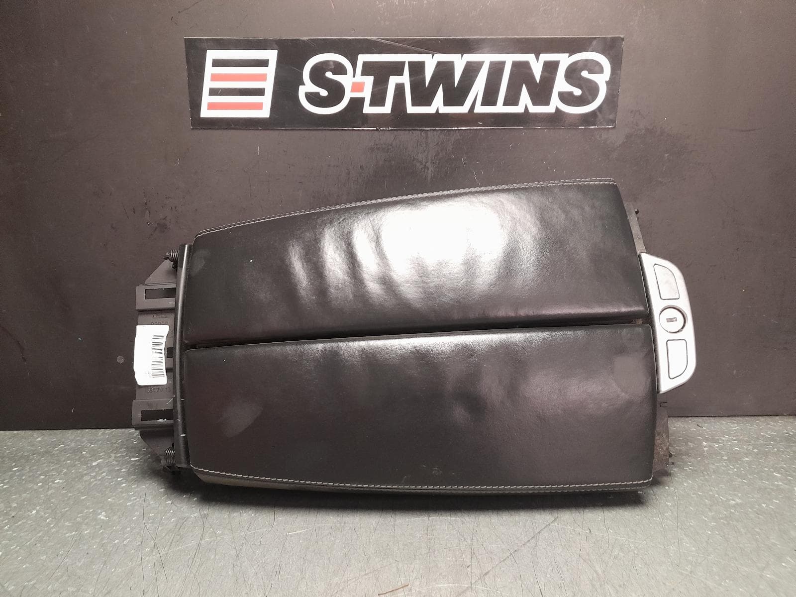 Used auto part listing image: 2014 BMW 6 SERIES CONSOLE F12/F13/F06, 05/11-12/18 0000352262