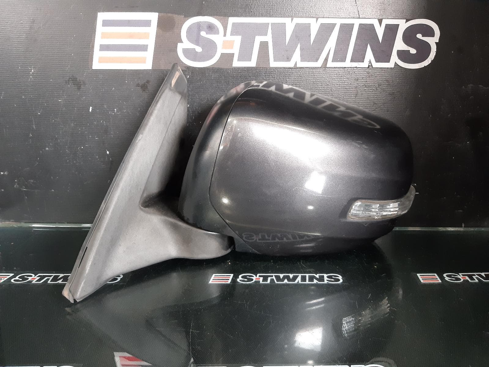 Used auto part listing image: 2012 MITSUBISHI CHALLENGER LEFT DOOR MIRROR KH/PB, COLOUR CODED, WITH INDICATOR TYPE, 12/09-06/13 0000193903