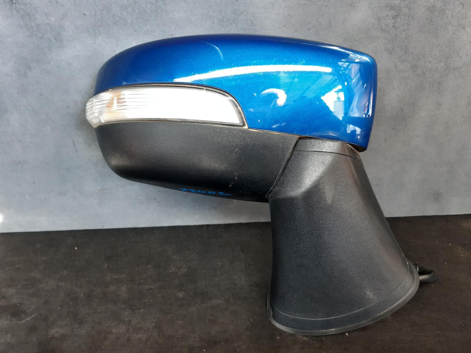 Used auto part listing image: 2018 FORD ECOSPORT RIGHT DOOR MIRROR BL, COLOUR CODED, MANUAL FOLDING, 10/17-01/20 0000086294