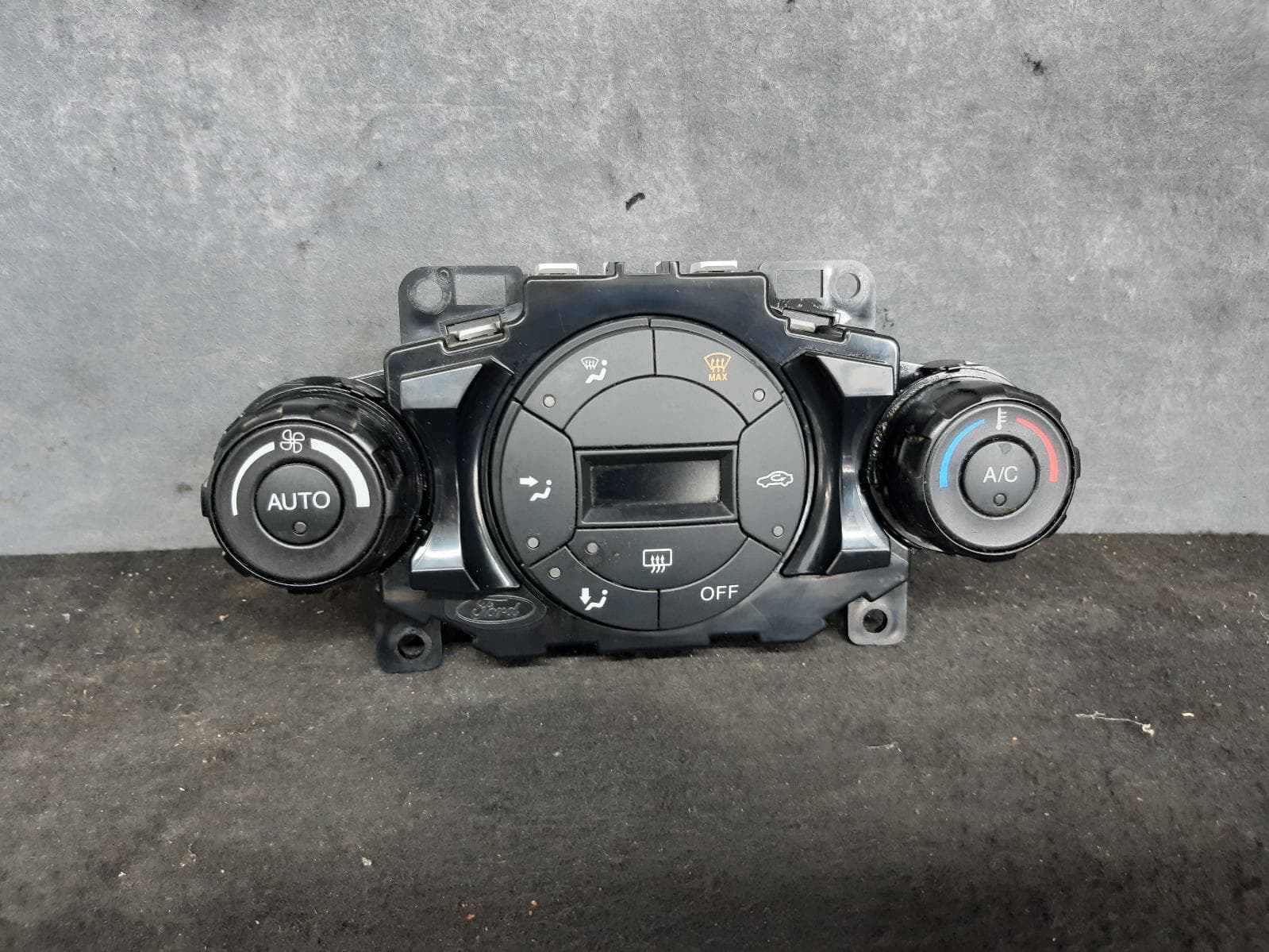 Used auto part listing image: 2015 FORD ECOSPORT HEATER AC CONTROLS CLIMATE CONTROL TYPE, BK, 12/13-09/17 0000105204