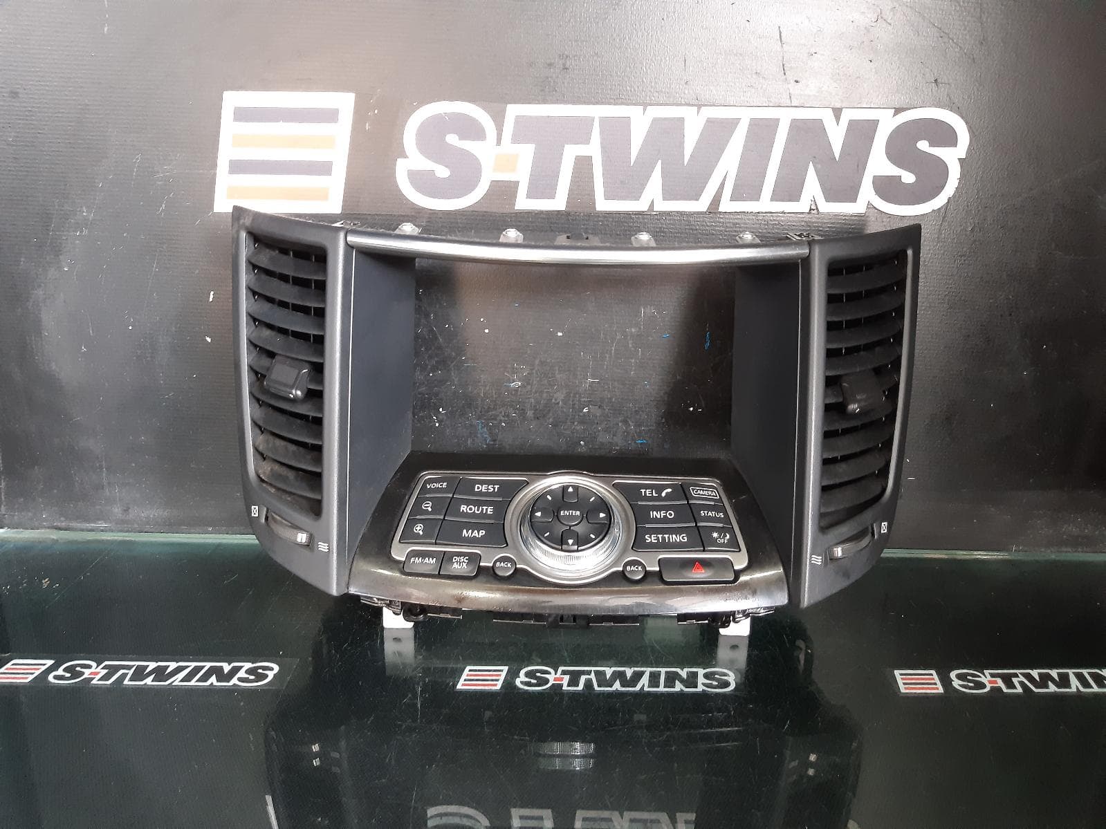 Used auto part listing image: 2017 INFINITI QX70 HEAD UNIT, W/ CONTROLS AND CD DRIVE, S51, 10/13-12/19 0000209885