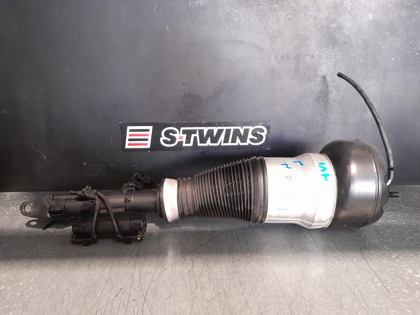 Used auto part listing image: 2013 MERCEDES S CLASS LEFT FRONT STRUT W222/V222, AIRMATIC TYPE, 11/13-11/20 0000342290