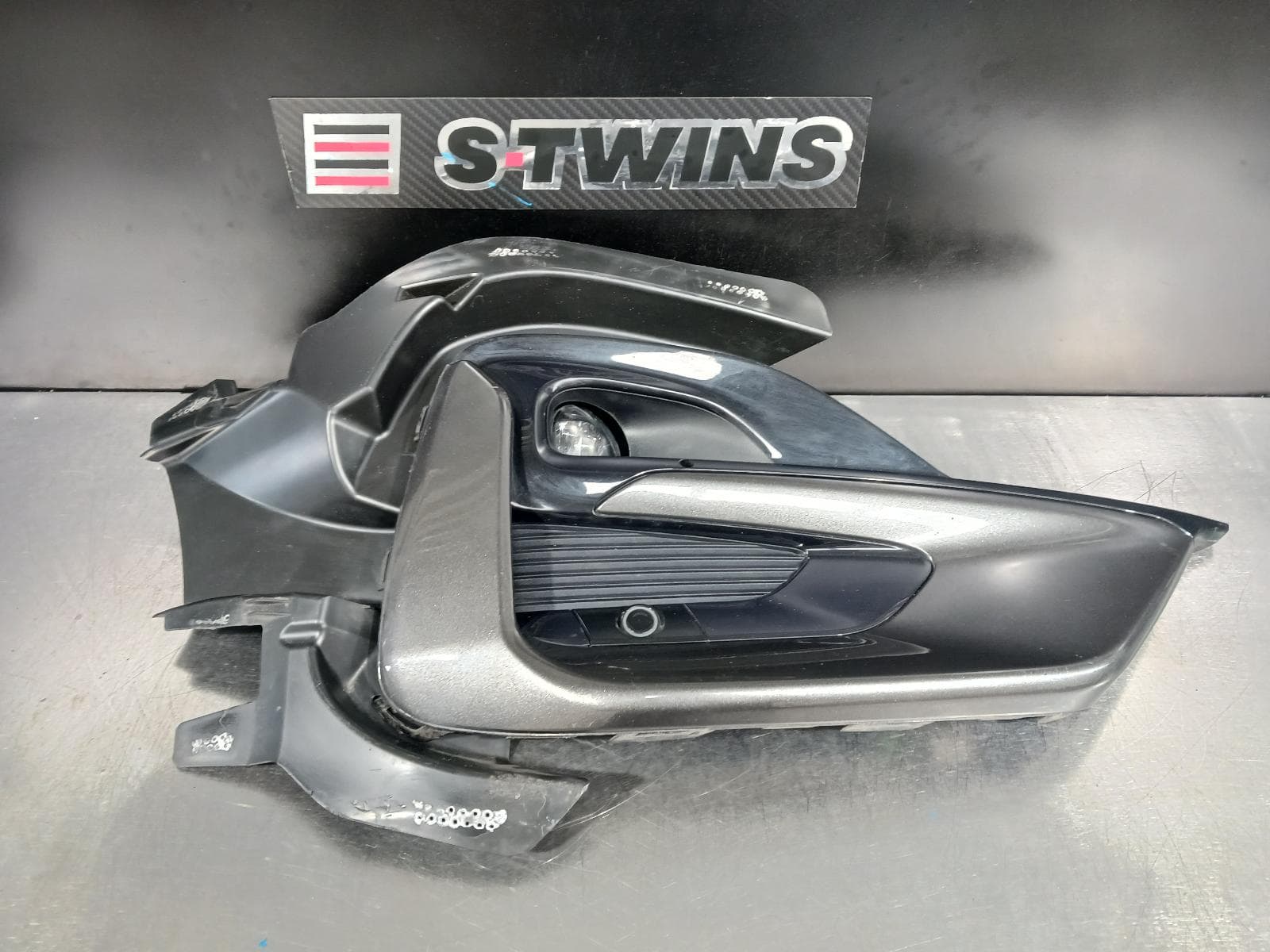 Used auto part listing image: 2020 FORD PUMA RIGHT INDICATOR FOG SIDE BUMPER FOGLAMP, JK, 03/20- 0000200056