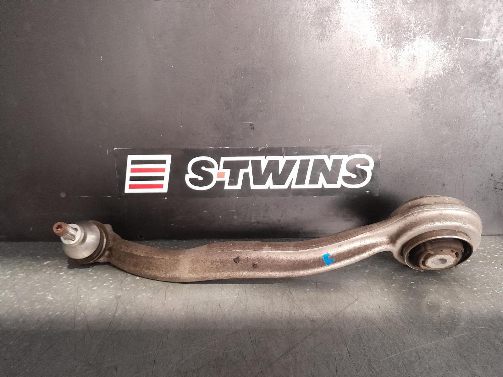Used auto part listing image: 2013 MERCEDES S CLASS LEFT FRONT LOWER CONTROL ARM W222, FRONT, 11/13-11/20 0000342349