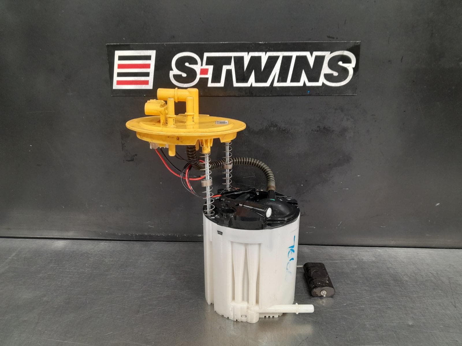 Used auto part listing image: 2021 JEEP WRANGLER FUEL PUMP JL, 08/18- 0000303120