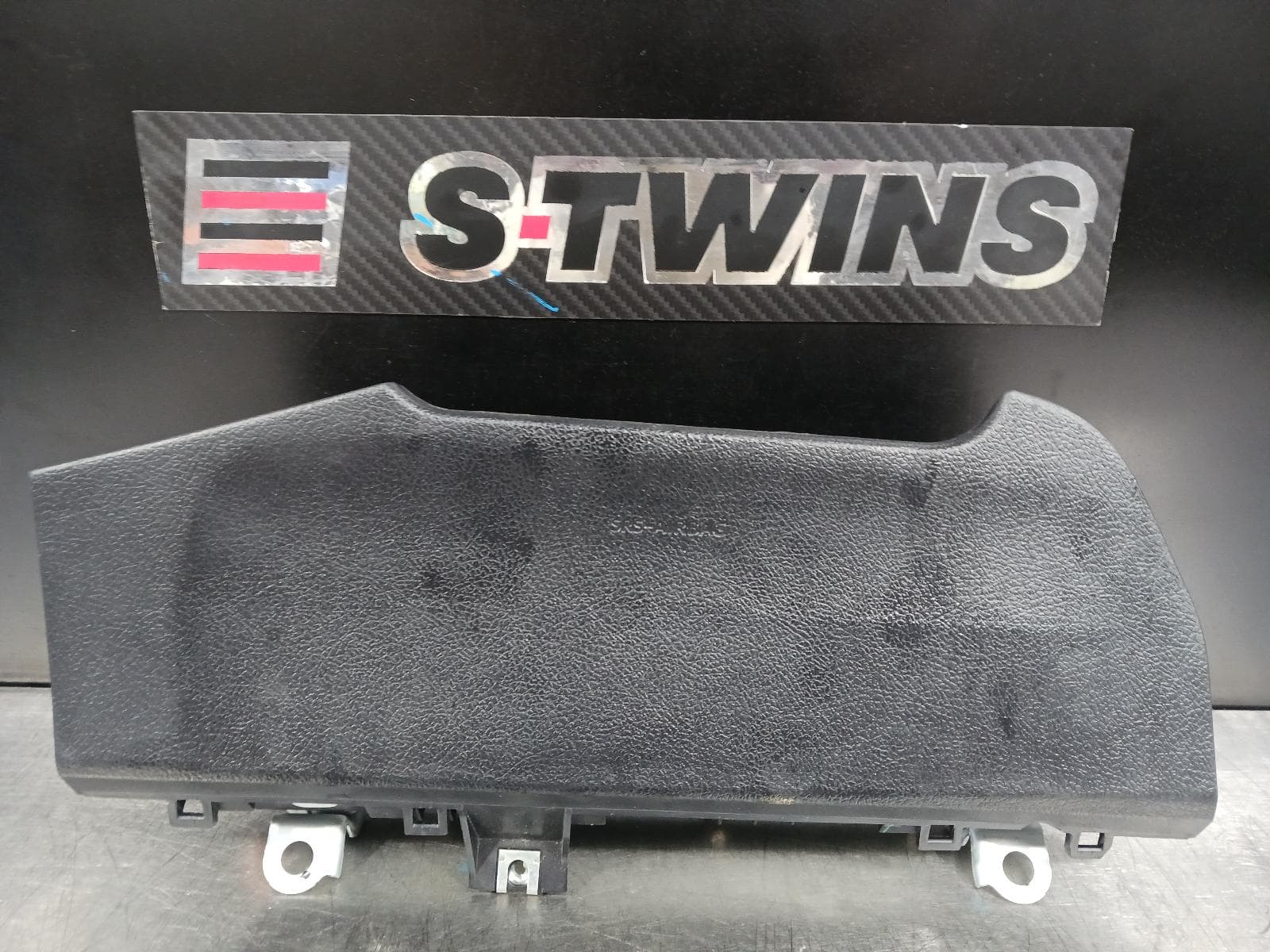 Used auto part listing image: 2020 TOYOTA HILUX LEFT AIRBAG DASH, 08/20- 0000200352
