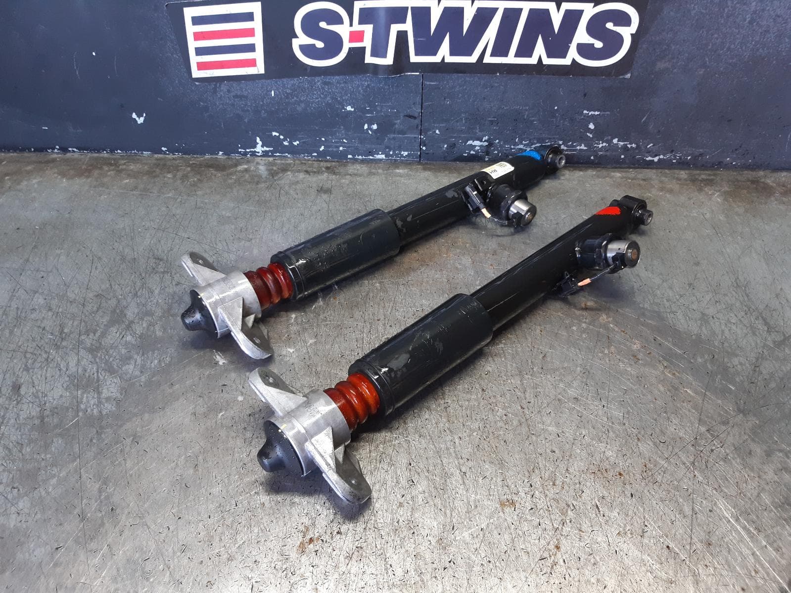 Used auto part listing image: 2019 KIA STINGER SHOCK ABSORBER REAR (PAIR), NON ELECTRIC ADJUST TYPE, CK, 06/17- 0000179368