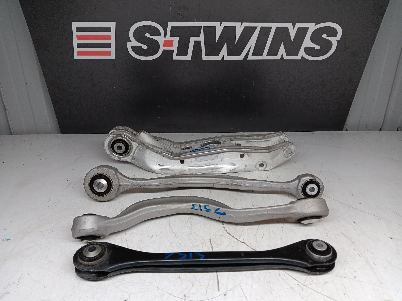 Used auto part listing image: 2022 AUDI Q8 LEFT REAR TRAILING ARM 4M F1, 11/18- 0000277245