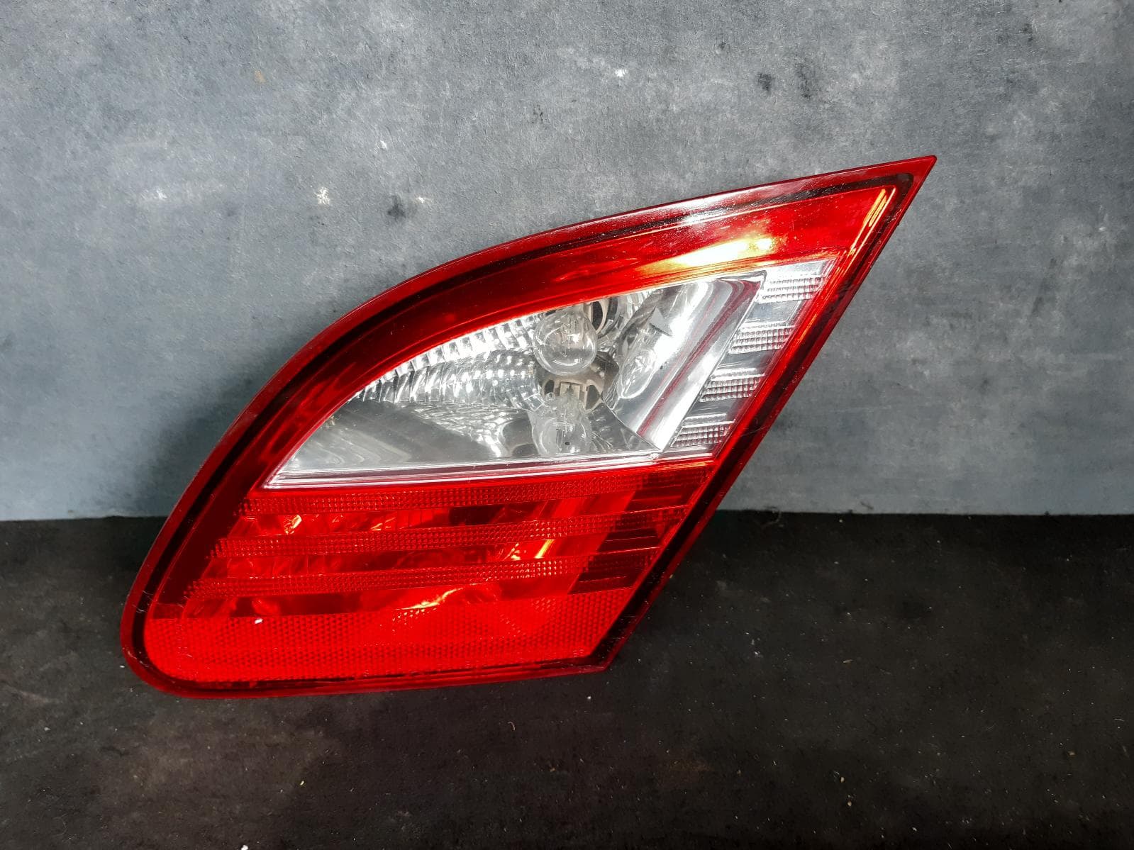 Used auto part listing image: 2008 CHRYSLER SEBRING REAR GARNISH BOOTLID LAMP (RH SIDE), CABRIO, JS, 05/07-02/11 0000099474