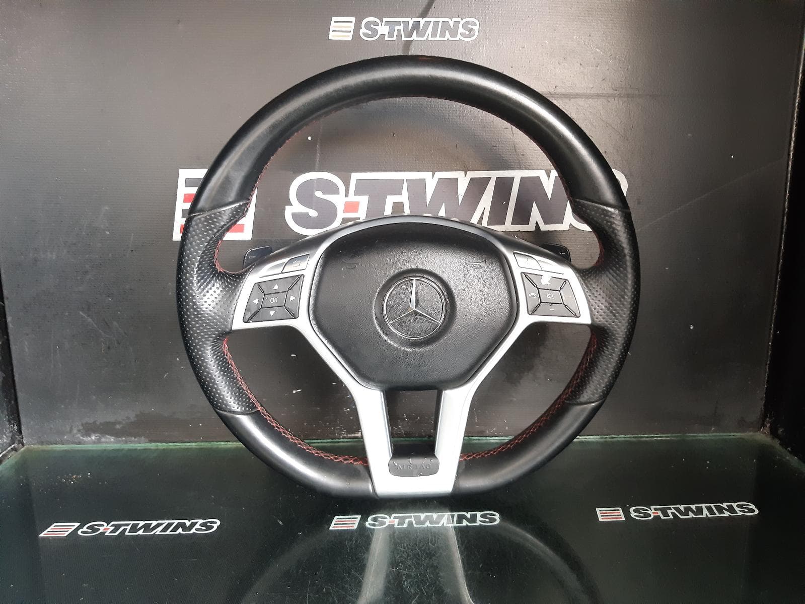 Used auto part listing image: 2013 MERCEDES A CLASS STEERING WHEEL W176, NON AIRBAG BADGE TYPE, BLACK STITCH, 09/12-03/18 0000277784