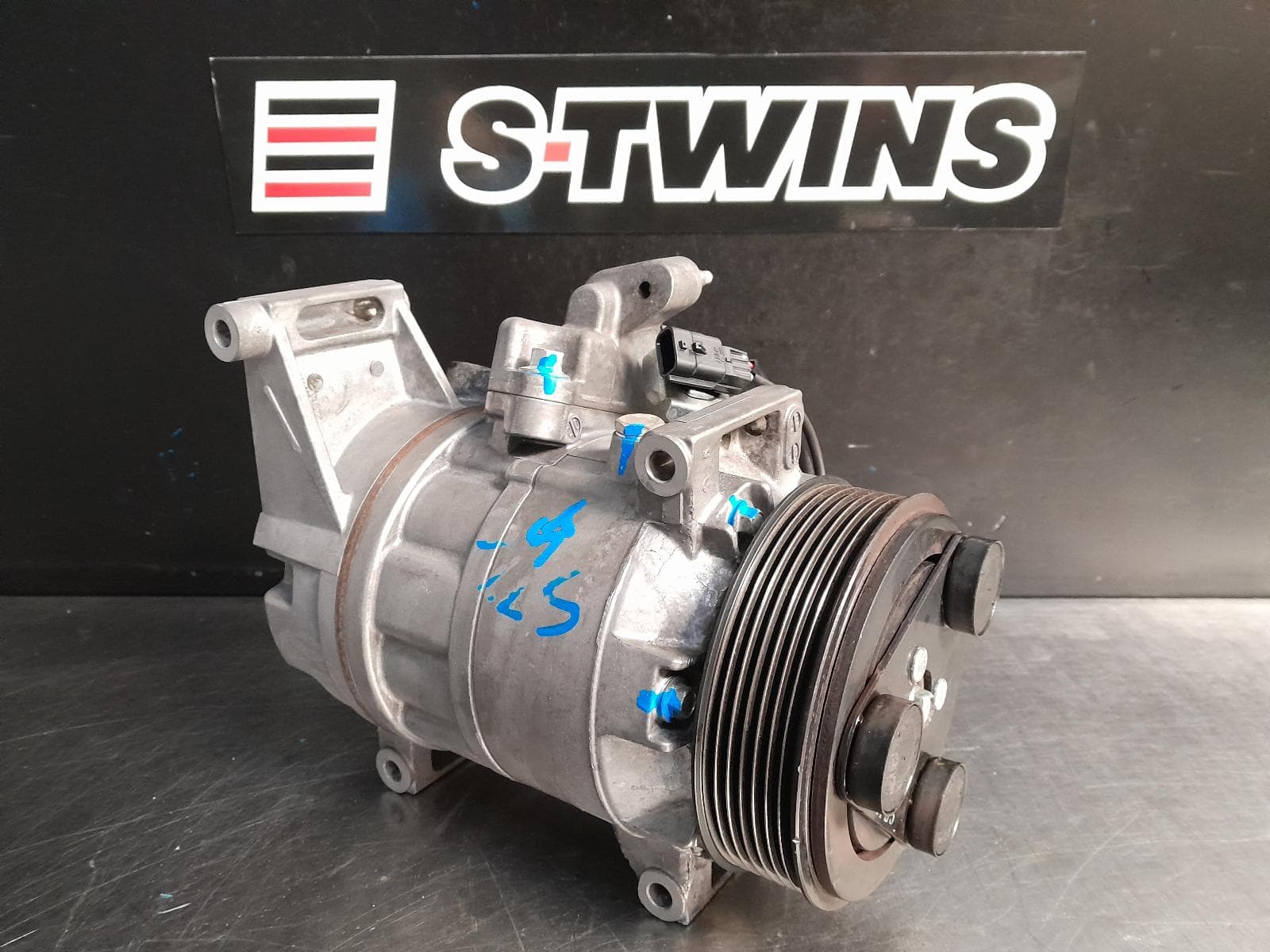 Used auto part listing image: 2013 INFINITI M A C COMPRESSOR Y51, 08/12-12/13 0000260407