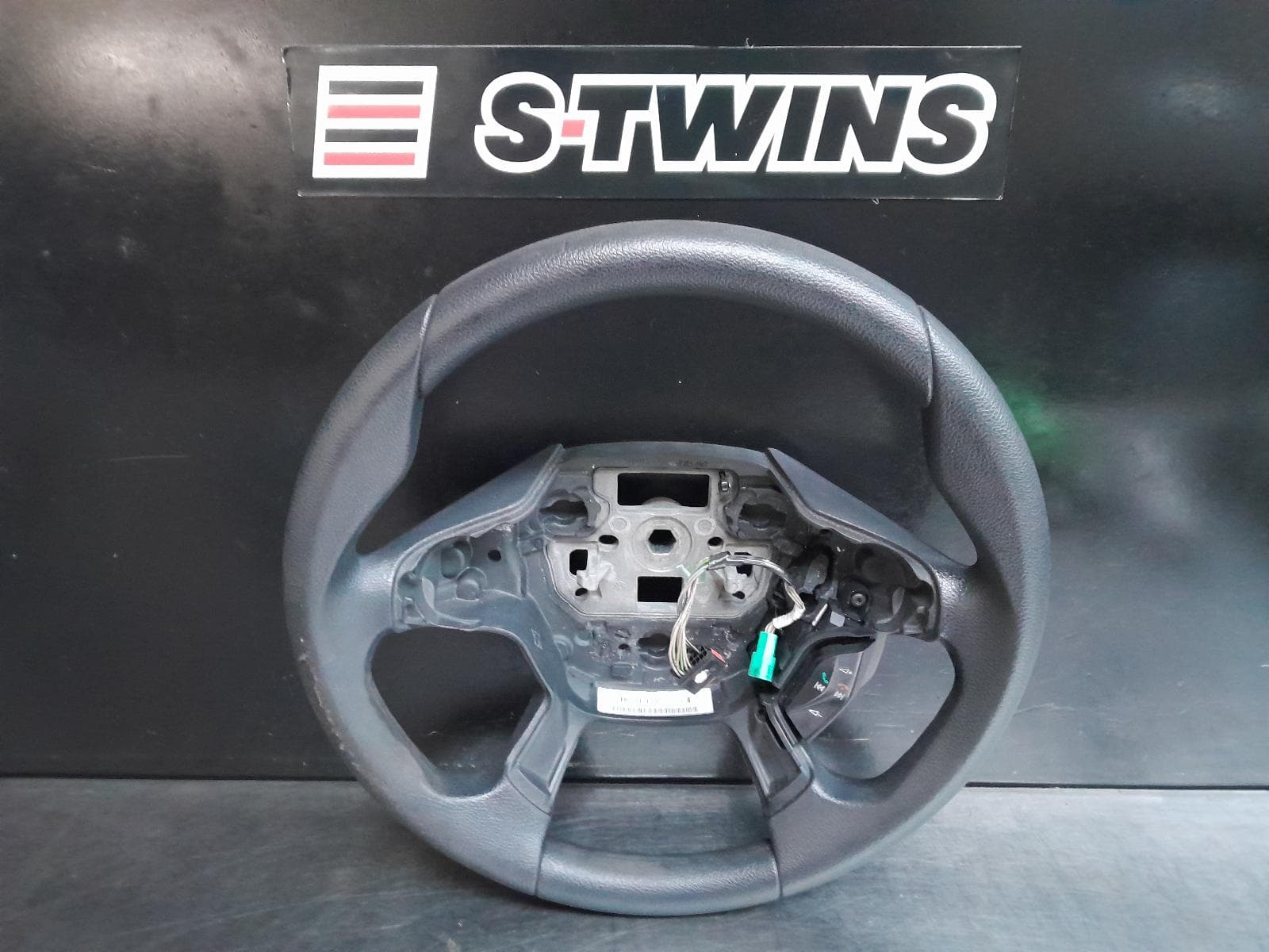 Used auto part listing image: 2011 FORD FOCUS STEERING WHEEL VINYL, LW, 05/11-08/15 0000278452