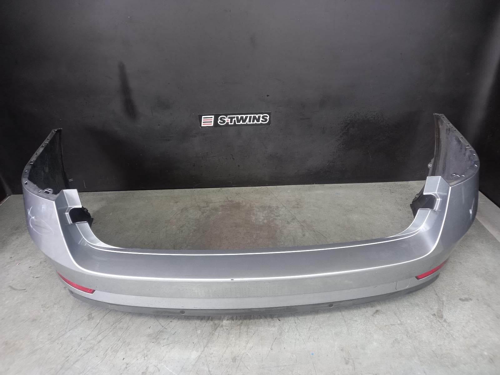 Used auto part listing image: 2018 SKODA SUPERB REAR BUMPER NP, BUMPER BAR, LIFTBACK/SEDAN, 03/16- 0000318237