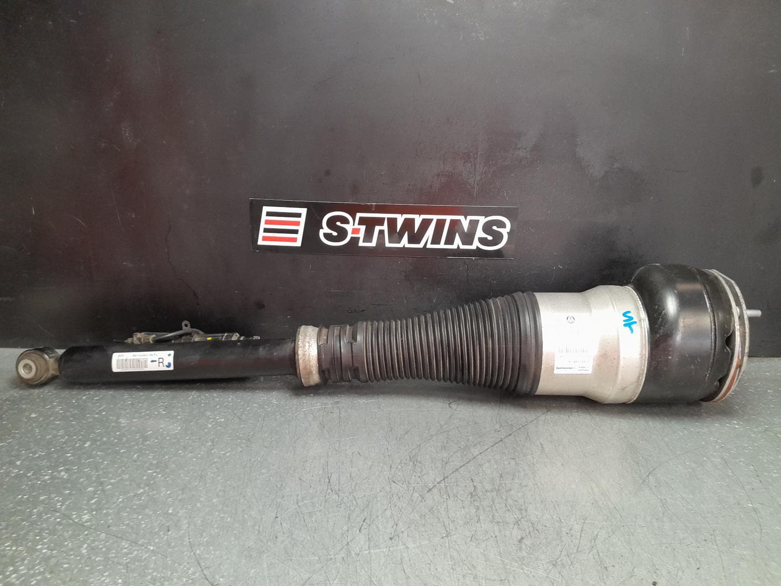 Used auto part listing image: 2015 MERCEDES S CLASS RIGHT FRONT STRUT W222/V222, AIRMATIC TYPE, 11/13-11/20 0000355450