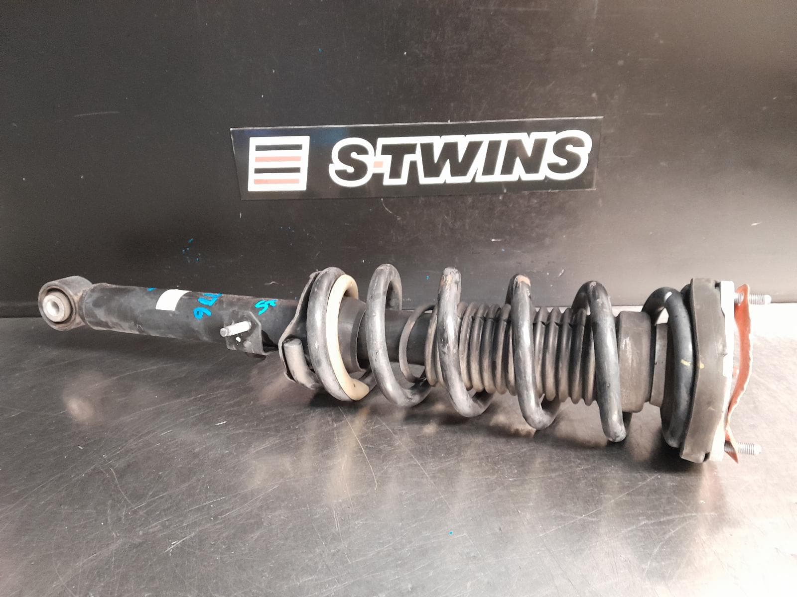 Used auto part listing image: 2013 INFINITI M LEFT FRONT STRUT Y51, 08/12-12/13 0000260411