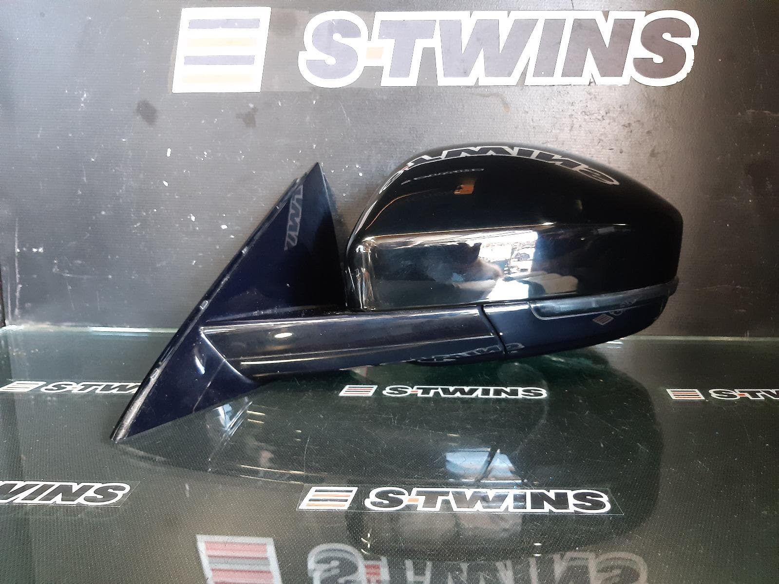 Used auto part listing image: 2020 LAND ROVER RANGE ROVER EVOQUE LEFT DOOR MIRROR NON MEMORY TYPE, POWER FOLDING, NON AUTO DIMMING TYPE, GLOSS BLACK, L551, 02/19- 0000195675