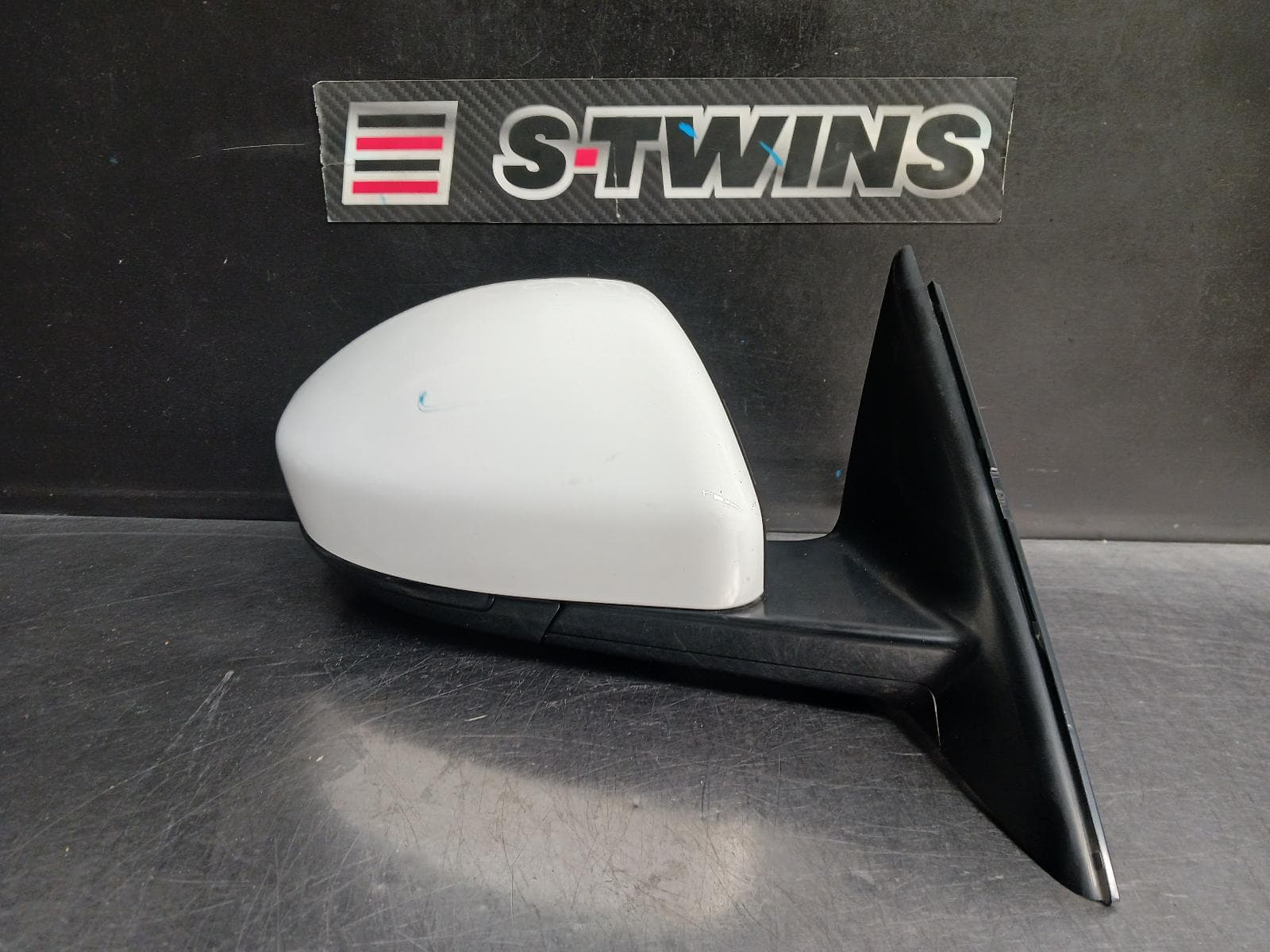 Used auto part listing image: 2016 LAND ROVER RANGE ROVER EVOQUE RIGHT DOOR MIRROR L538, NON MEMORY & NON BLINDSPOT TYPE, 09/15-01/19 0000250786