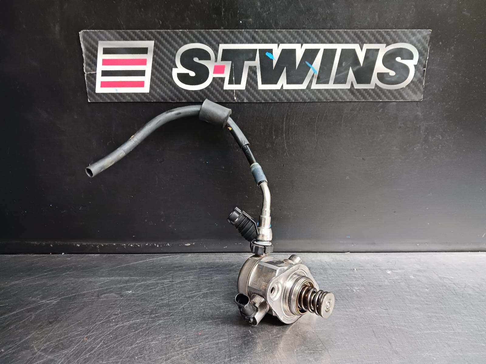 Used auto part listing image: 2018 HYUNDAI I30 FUEL PUMP HIGH PRESSURE MECHANICAL PUMP ON ROCKER COVER, PETROL, 1.6, G4FJ, PD, 03/17- 0000249846