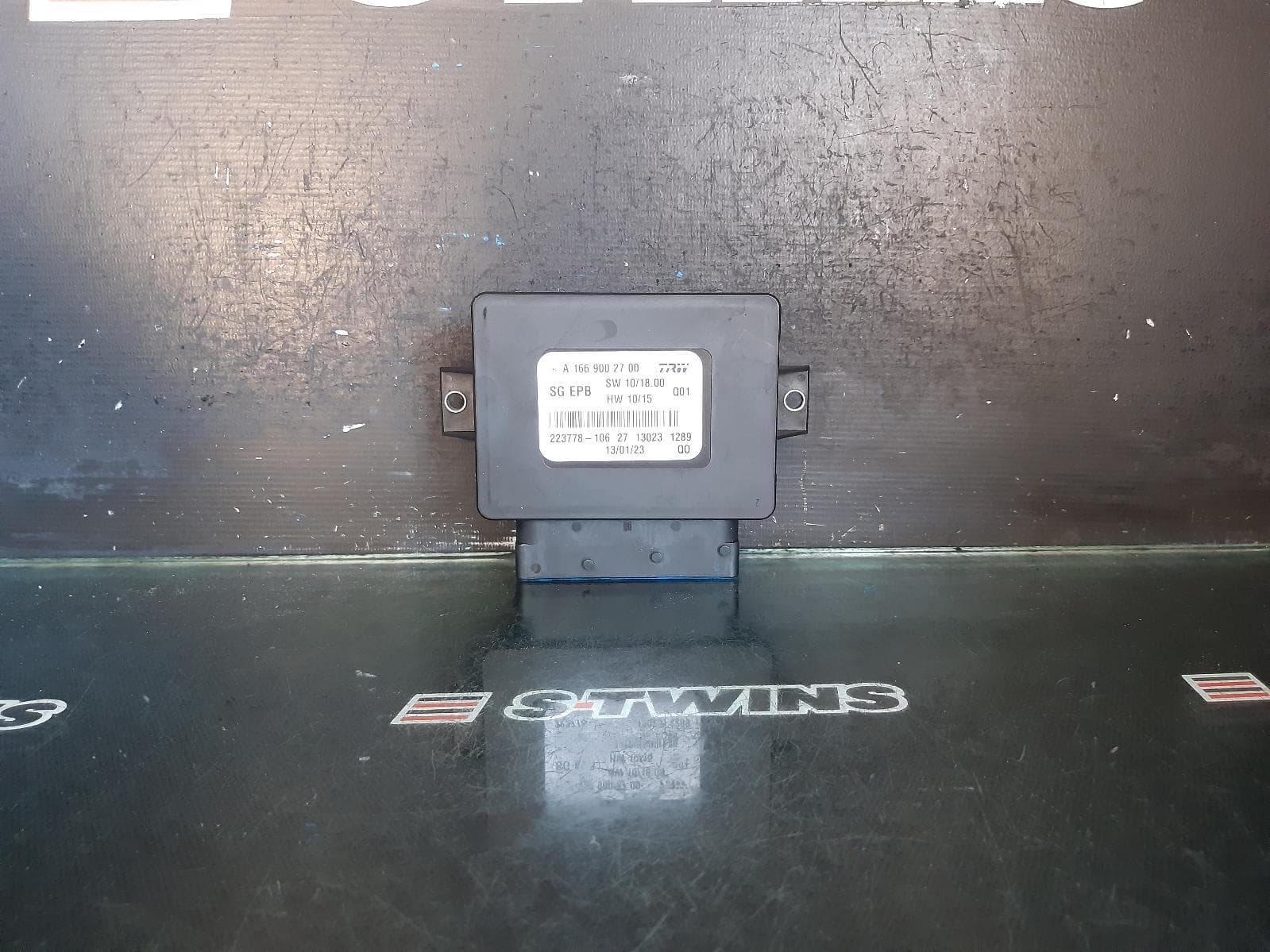Used auto part listing image: 2013 MERCEDES A CLASS ELECTRONIC PARKING BRAKE ECU, W176, 09/12-03/18 0000277484