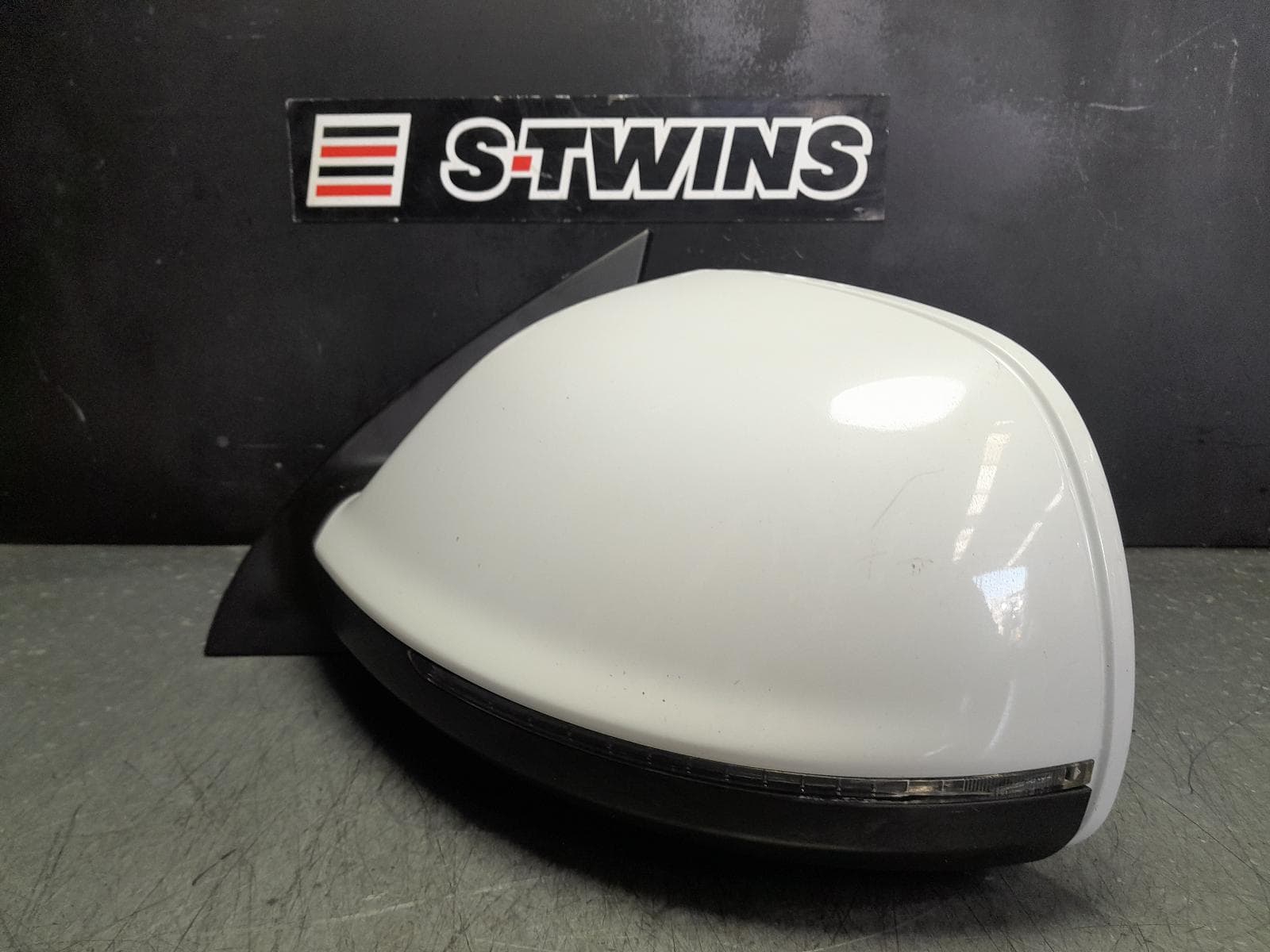 Used auto part listing image: 2014 AUDI Q7 LEFT DOOR MIRROR 4L, POWER FOLD, W/ INDICATOR, MEMORY & NON LANE CHANGE ASSIST TYPE, 10/09-08/15 0000203520